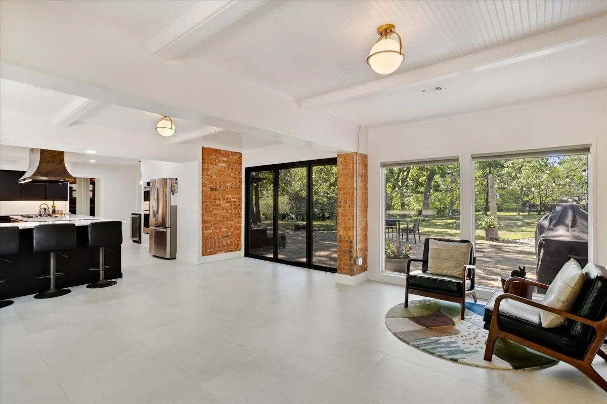 Single Family Residence For Sale in Grayson County , 1000 Yorkshire Drive, Sherman, Texas 75092, 4 Bedroom, 5 Bathroom, 5 Garage spaces, 4,299 Sqft, built in 1950, mls#21273564, Real Estate Agent in Sherman, Homes For Sale in Grayson county, Homes For Sale in Sherman, Realtor in Sherman Texas, Real Estate Brokerage Independent Realty Texas, Luminita Cordes Realtor