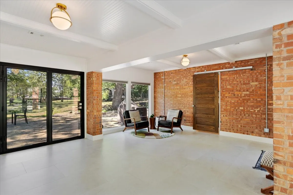Single Family Residence For Sale in Grayson County , 1000 Yorkshire Drive, Sherman, Texas 75092, 4 Bedroom, 5 Bathroom, 5 Garage spaces, 4,299 Sqft, built in 1950, mls#21273564, Real Estate Agent in Sherman, Homes For Sale in Grayson county, Homes For Sale in Sherman, Realtor in Sherman Texas, Real Estate Brokerage Independent Realty Texas, Luminita Cordes Realtor