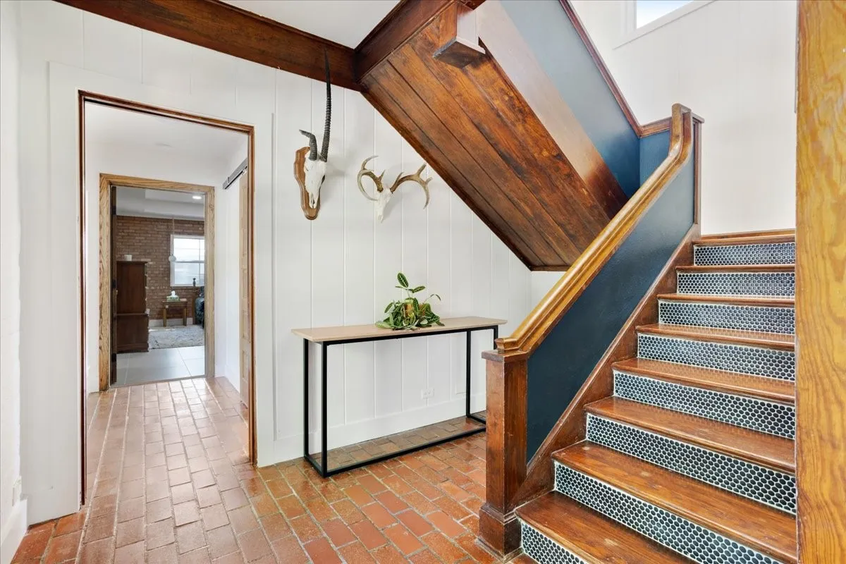 Single Family Residence For Sale in Grayson County , 1000 Yorkshire Drive, Sherman, Texas 75092, 4 Bedroom, 5 Bathroom, 5 Garage spaces, 4,299 Sqft, built in 1950, mls#21273564, Real Estate Agent in Sherman, Homes For Sale in Grayson county, Homes For Sale in Sherman, Realtor in Sherman Texas, Real Estate Brokerage Independent Realty Texas, Luminita Cordes Realtor