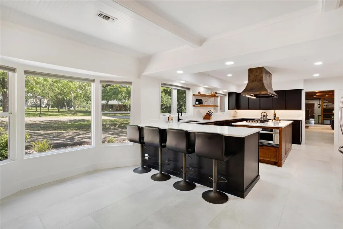 Single Family Residence For Sale in Grayson County , 1000 Yorkshire Drive, Sherman, Texas 75092, 4 Bedroom, 5 Bathroom, 5 Garage spaces, 4,299 Sqft, built in 1950, mls#21273564, Real Estate Agent in Sherman, Homes For Sale in Grayson county, Homes For Sale in Sherman, Realtor in Sherman Texas, Real Estate Brokerage Independent Realty Texas, Luminita Cordes Realtor