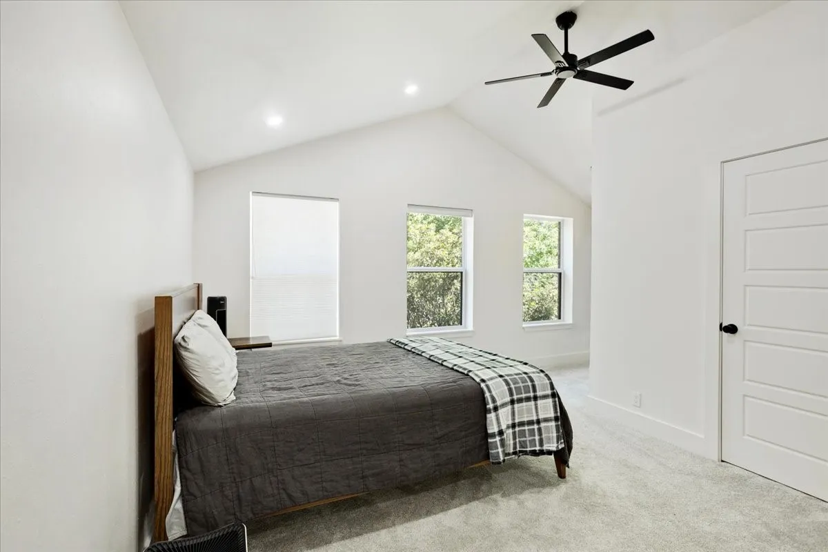 Single Family Residence For Sale in Grayson County , 1000 Yorkshire Drive, Sherman, Texas 75092, 4 Bedroom, 5 Bathroom, 5 Garage spaces, 4,299 Sqft, built in 1950, mls#21273564, Real Estate Agent in Sherman, Homes For Sale in Grayson county, Homes For Sale in Sherman, Realtor in Sherman Texas, Real Estate Brokerage Independent Realty Texas, Luminita Cordes Realtor