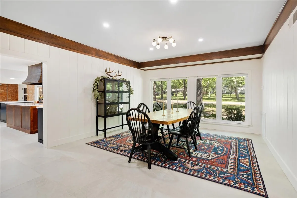 Single Family Residence For Sale in Grayson County , 1000 Yorkshire Drive, Sherman, Texas 75092, 4 Bedroom, 5 Bathroom, 5 Garage spaces, 4,299 Sqft, built in 1950, mls#21273564, Real Estate Agent in Sherman, Homes For Sale in Grayson county, Homes For Sale in Sherman, Realtor in Sherman Texas, Real Estate Brokerage Independent Realty Texas, Luminita Cordes Realtor
