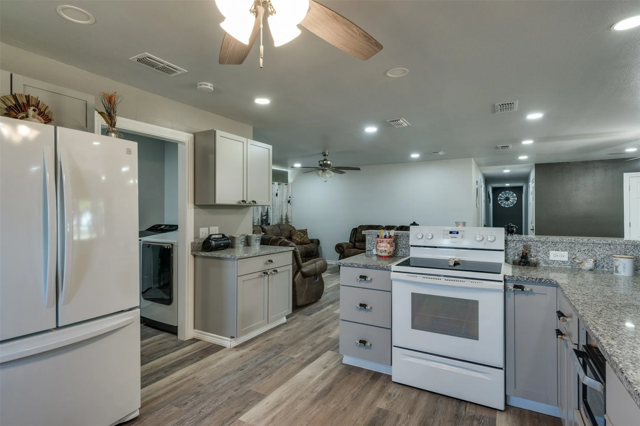 Single Family Residence For Sale in Knox County , 13017 S Hwy 6 Highway S, Knox City, Texas 79529, 4 Bedroom, 3 Bathroom, Garage spaces, 2,397 Sqft, built in 1960, mls#21270587, Real Estate Agent in Knox City, Homes For Sale in Knox county, Homes For Sale in Knox City, Realtor in Knox City Texas, Real Estate Brokerage Independent Realty Texas, Luminita Cordes Realtor