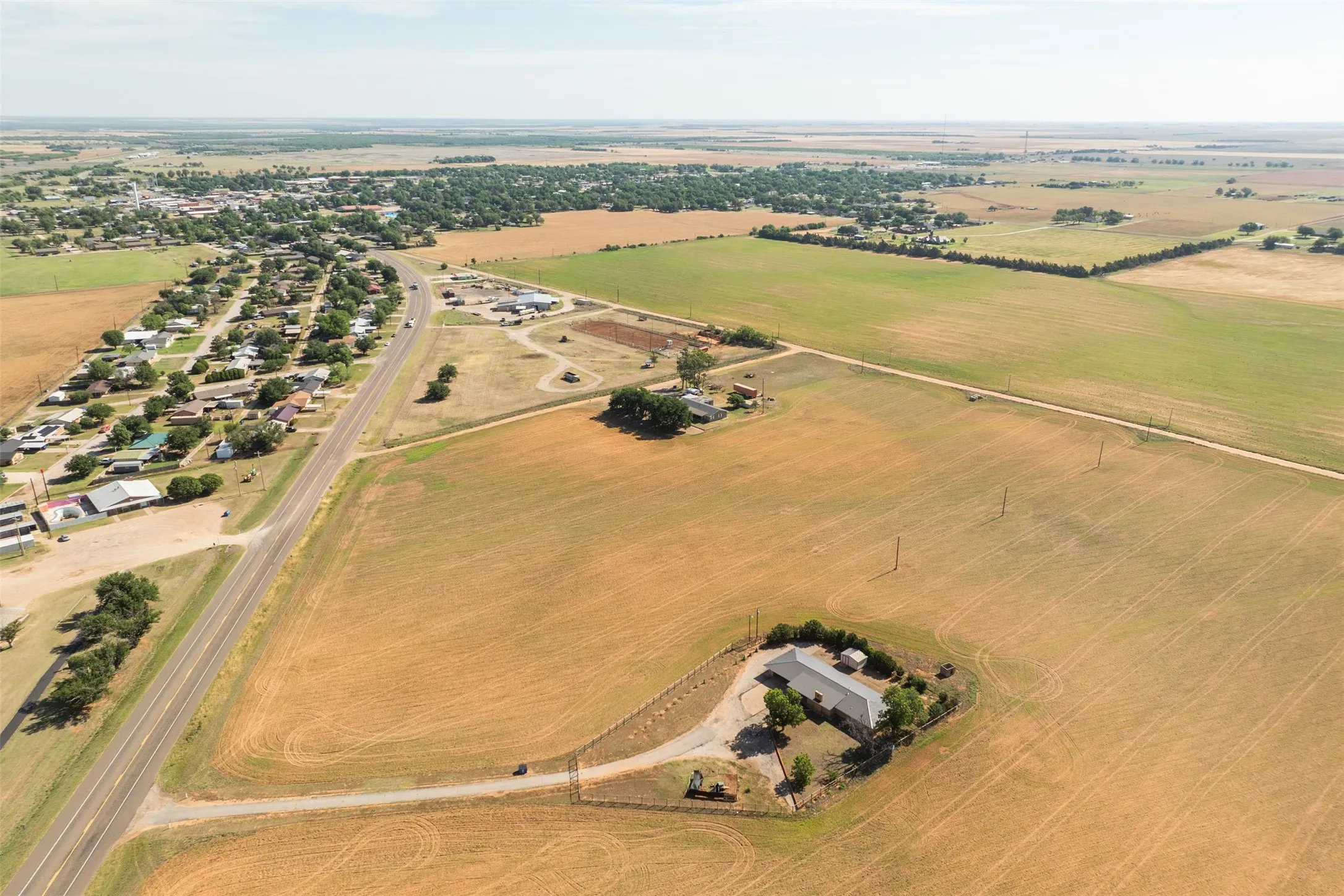 Single Family Residence For Sale in Knox County , 13017 S Hwy 6 Highway S, Knox City, Texas 79529, 4 Bedroom, 3 Bathroom, Garage spaces, 2,397 Sqft, built in 1960, mls#21270587, Real Estate Agent in Knox City, Homes For Sale in Knox county, Homes For Sale in Knox City, Realtor in Knox City Texas, Real Estate Brokerage Independent Realty Texas, Luminita Cordes Realtor