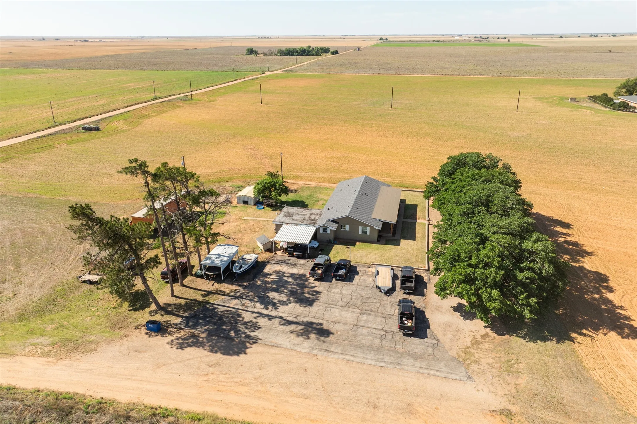 Single Family Residence For Sale in Knox County , 13017 S Hwy 6 Highway S, Knox City, Texas 79529, 4 Bedroom, 3 Bathroom, Garage spaces, 2,397 Sqft, built in 1960, mls#21270587, Real Estate Agent in Knox City, Homes For Sale in Knox county, Homes For Sale in Knox City, Realtor in Knox City Texas, Real Estate Brokerage Independent Realty Texas, Luminita Cordes Realtor