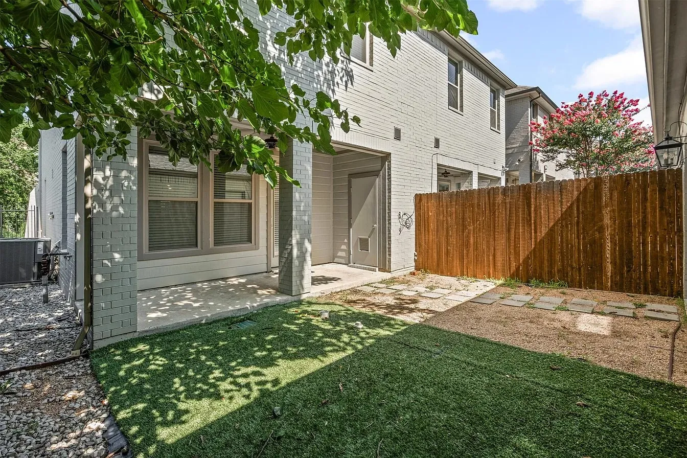 Duplex For Sale in Tarrant County , 2609 Mccart Avenue, Fort Worth, Texas 76110, 6 Bedrooms, 8 Bathrooms, 4 Garage spaces, 3,927 Sqft, built in 2017, Price $1,295,000, mls#21274705, Real Estate Agent in Fort Worth, Homes For Sale in Tarrant county, Homes For Sale in Fort Worth, Realtor in Fort Worth Texas, Real Estate Brokerage Independent Realty Texas, Luminita Cordes Realtor