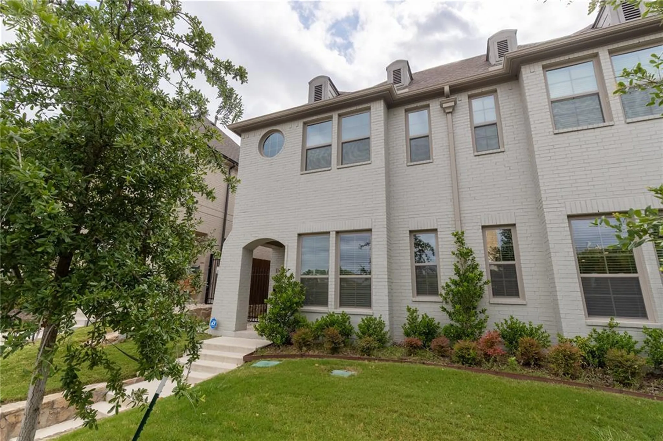 Duplex For Sale in Tarrant County , 2609 Mccart Avenue, Fort Worth, Texas 76110, 6 Bedrooms, 8 Bathrooms, 4 Garage spaces, 3,927 Sqft, built in 2017, Price $1,295,000, mls#21274705, Real Estate Agent in Fort Worth, Homes For Sale in Tarrant county, Homes For Sale in Fort Worth, Realtor in Fort Worth Texas, Real Estate Brokerage Independent Realty Texas, Luminita Cordes Realtor