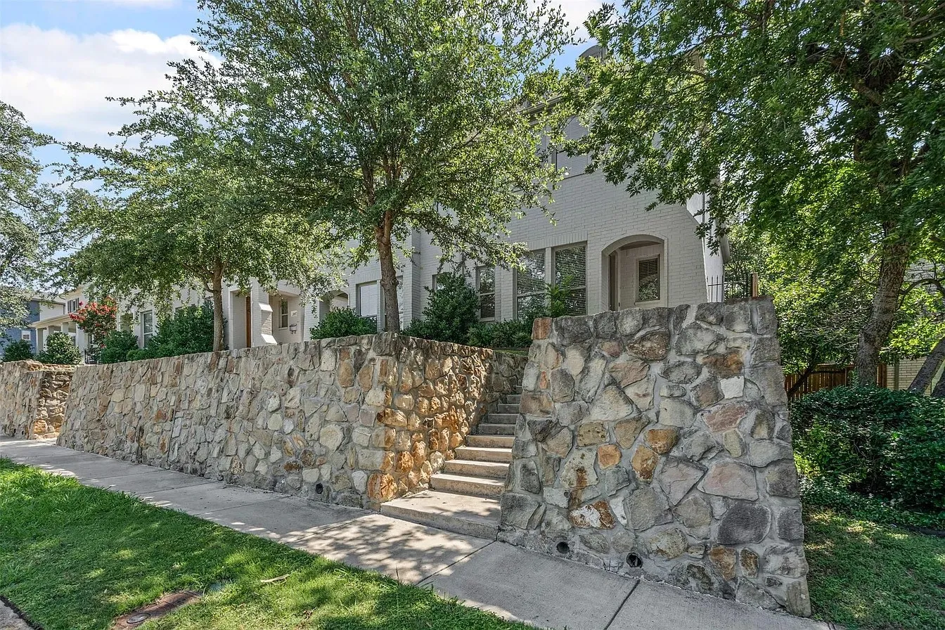 Duplex For Sale in Tarrant County , 2609 Mccart Avenue, Fort Worth, Texas 76110, 6 Bedrooms, 8 Bathrooms, 4 Garage spaces, 3,927 Sqft, built in 2017, Price $1,295,000, mls#21274705, Real Estate Agent in Fort Worth, Homes For Sale in Tarrant county, Homes For Sale in Fort Worth, Realtor in Fort Worth Texas, Real Estate Brokerage Independent Realty Texas, Luminita Cordes Realtor