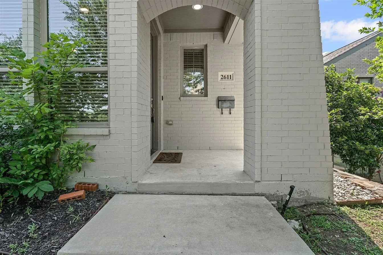 Duplex For Sale in Tarrant County , 2609 Mccart Avenue, Fort Worth, Texas 76110, 6 Bedrooms, 8 Bathrooms, 4 Garage spaces, 3,927 Sqft, built in 2017, Price $1,295,000, mls#21274705, Real Estate Agent in Fort Worth, Homes For Sale in Tarrant county, Homes For Sale in Fort Worth, Realtor in Fort Worth Texas, Real Estate Brokerage Independent Realty Texas, Luminita Cordes Realtor