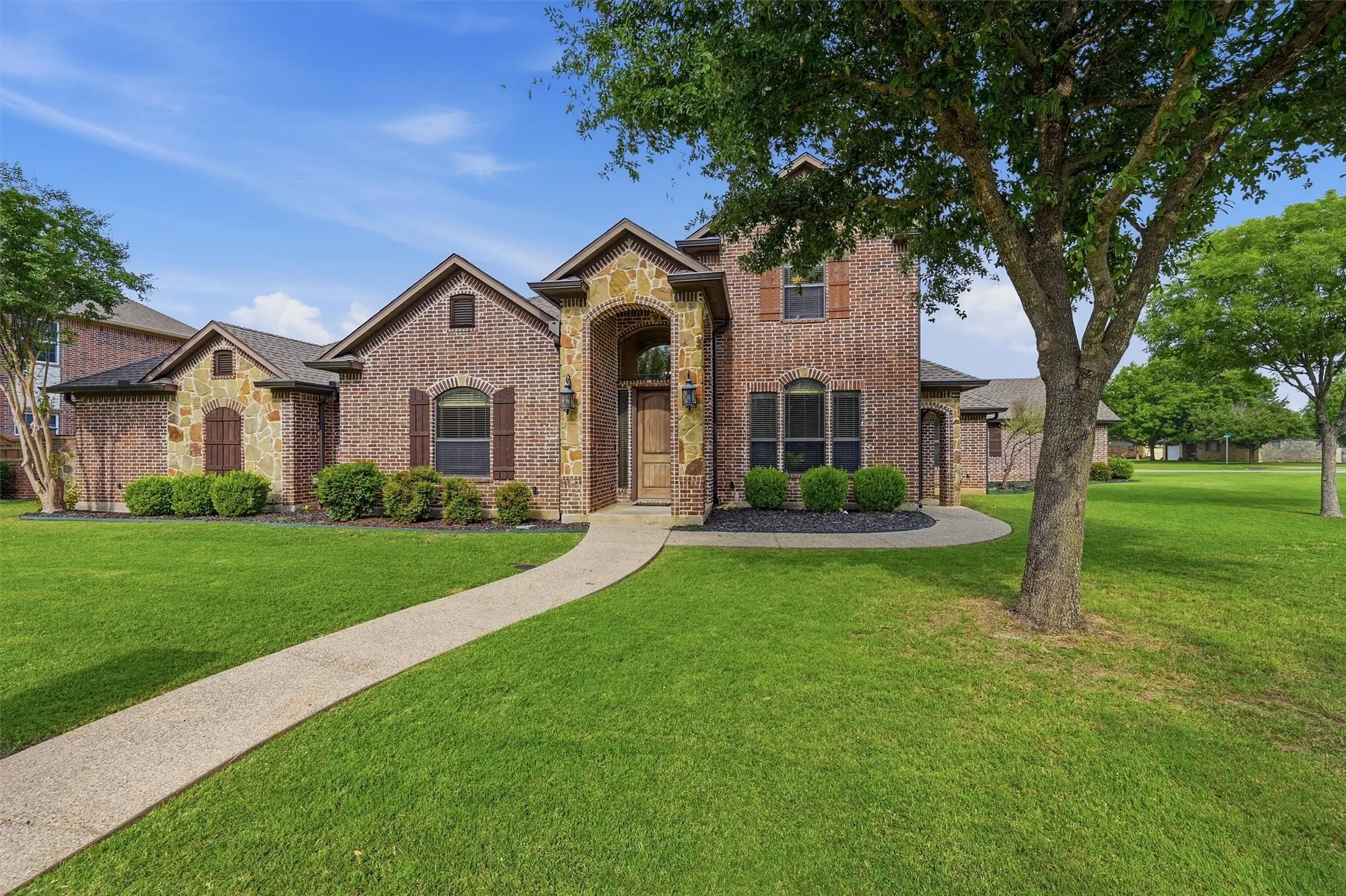 Single Family Residence For Sale in Cooke County , 201 Hillside Lane, Lindsay, Texas 76250, 4 Bedroom, 3 Bathroom, 3 Garage spaces, 2,964 Sqft, built in 2006, mls#21268951, Real Estate Agent in Lindsay, Homes For Sale in Cooke county, Homes For Sale in Lindsay, Realtor in Lindsay Texas, Real Estate Brokerage Independent Realty Texas, Luminita Cordes Realtor