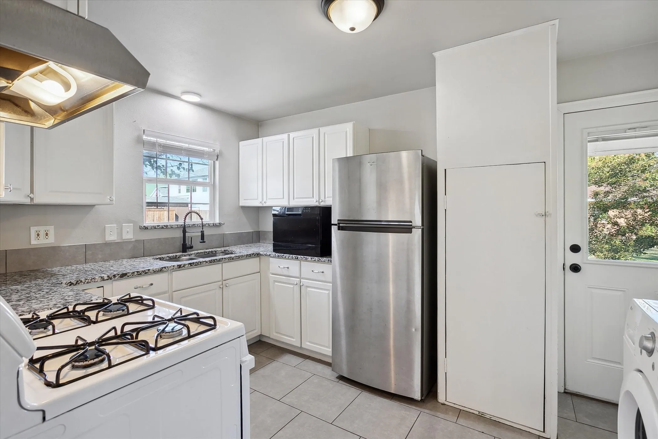 Single Family Residence For Rent in Denton County , 306 N Walnut Street, Roanoke, Texas 76262, 3 Bedroom, 1 Bathroom, Garage spaces, 966 Sqft, built in 1972, mls#21273111, Real Estate Agent in Roanoke, Homes For Rent in Denton county, Homes For Rent in Roanoke, Realtor in Roanoke Texas, Real Estate Brokerage Independent Realty Texas, Luminita Cordes Realtor