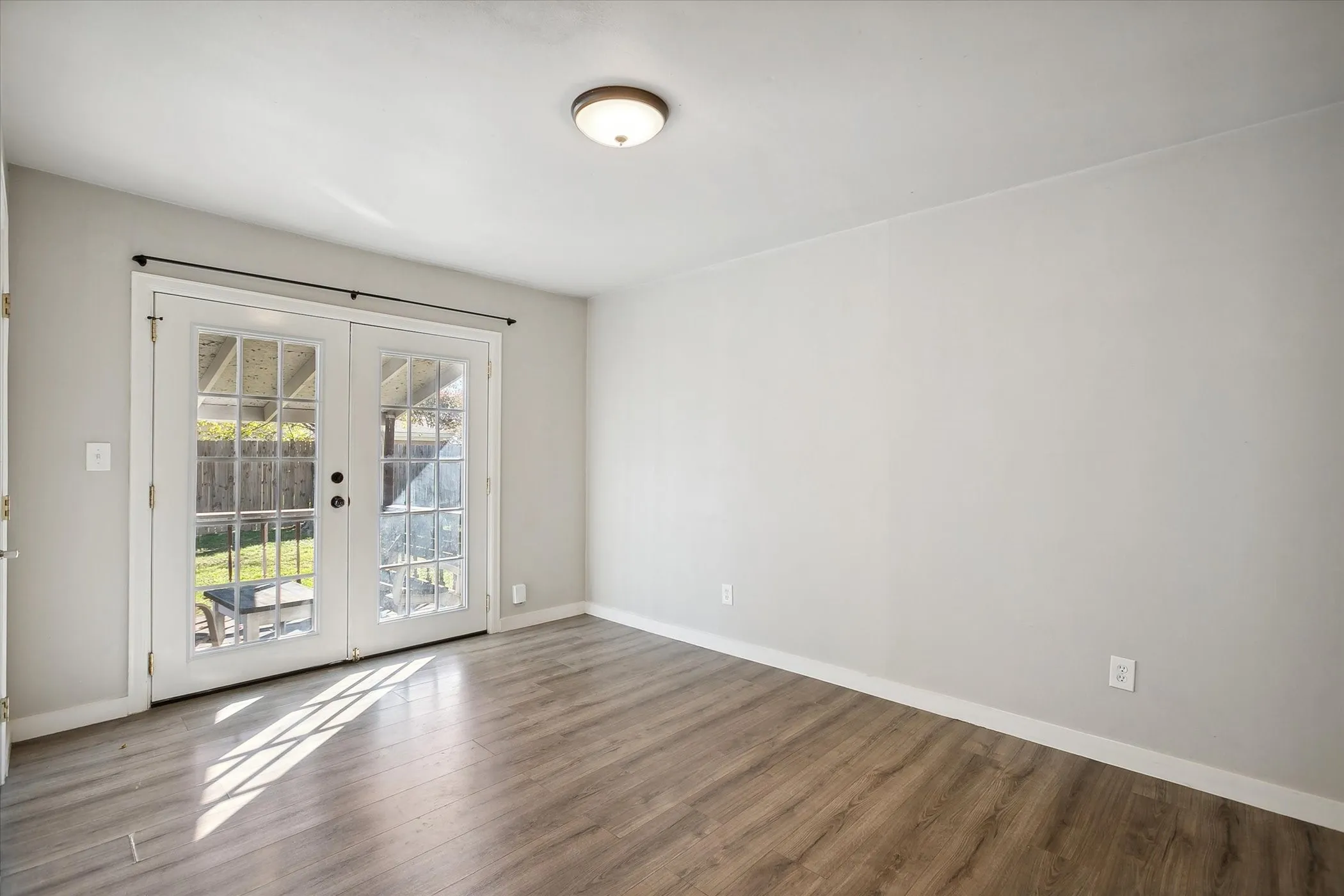 Single Family Residence For Rent in Denton County , 306 N Walnut Street, Roanoke, Texas 76262, 3 Bedroom, 1 Bathroom, Garage spaces, 966 Sqft, built in 1972, mls#21273111, Real Estate Agent in Roanoke, Homes For Rent in Denton county, Homes For Rent in Roanoke, Realtor in Roanoke Texas, Real Estate Brokerage Independent Realty Texas, Luminita Cordes Realtor