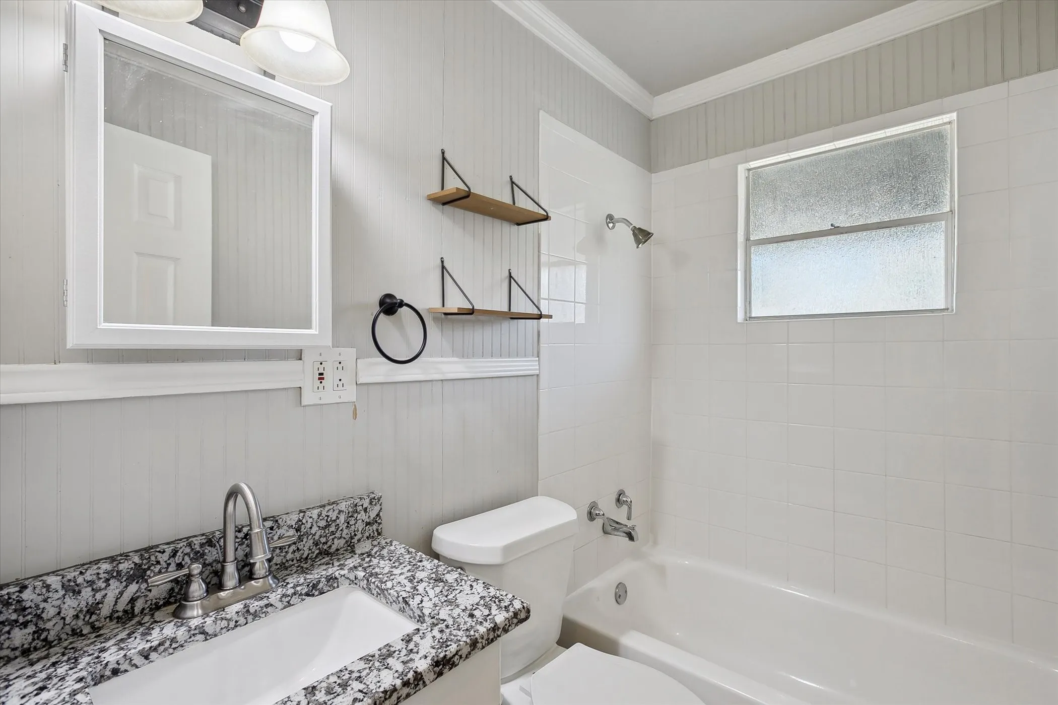 Single Family Residence For Rent in Denton County , 306 N Walnut Street, Roanoke, Texas 76262, 3 Bedroom, 1 Bathroom, Garage spaces, 966 Sqft, built in 1972, mls#21273111, Real Estate Agent in Roanoke, Homes For Rent in Denton county, Homes For Rent in Roanoke, Realtor in Roanoke Texas, Real Estate Brokerage Independent Realty Texas, Luminita Cordes Realtor