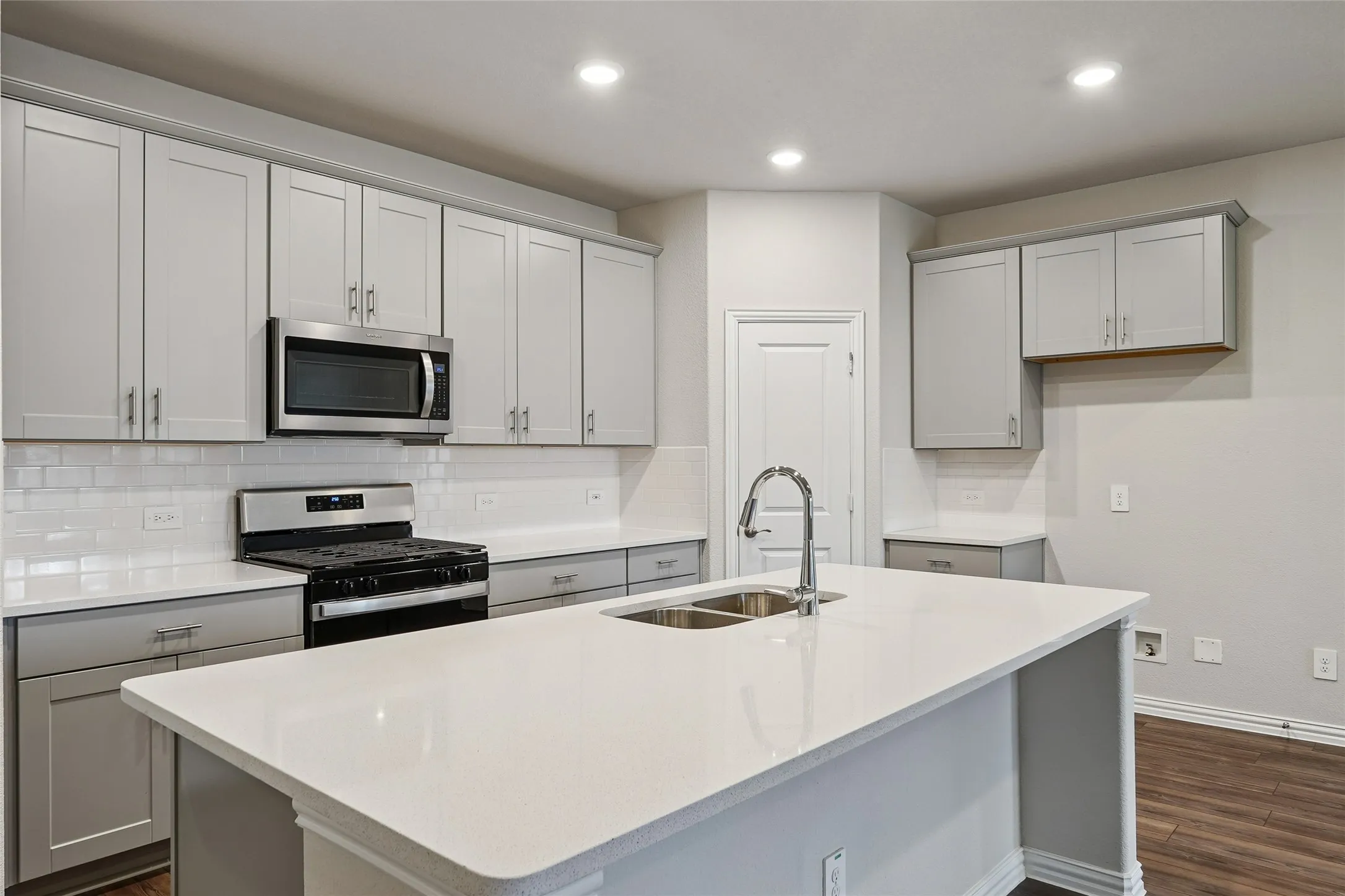 Single Family Residence For Sale in Denton County , 2669 Kings Canyon Mews, Corinth, Texas 76210, 3 Bedroom, 3 Bathroom, 2 Garage spaces, 1,893 Sqft, built in 2023, mls#21274689, Real Estate Agent in Corinth, Homes For Sale in Denton county, Homes For Sale in Corinth, Realtor in Corinth Texas, Real Estate Brokerage Independent Realty Texas, Luminita Cordes Realtor