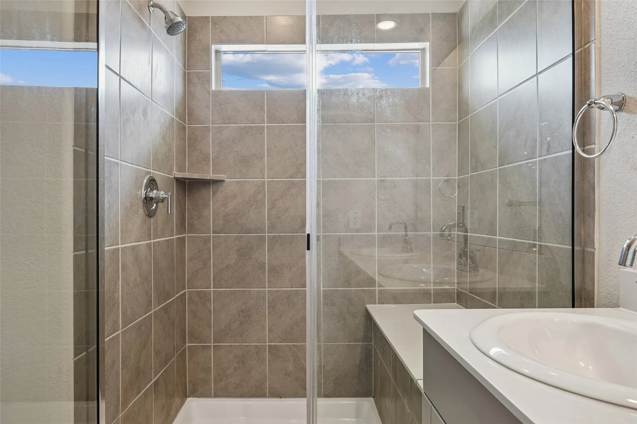 Single Family Residence For Sale in Denton County , 2669 Kings Canyon Mews, Corinth, Texas 76210, 3 Bedroom, 3 Bathroom, 2 Garage spaces, 1,893 Sqft, built in 2023, mls#21274689, Real Estate Agent in Corinth, Homes For Sale in Denton county, Homes For Sale in Corinth, Realtor in Corinth Texas, Real Estate Brokerage Independent Realty Texas, Luminita Cordes Realtor