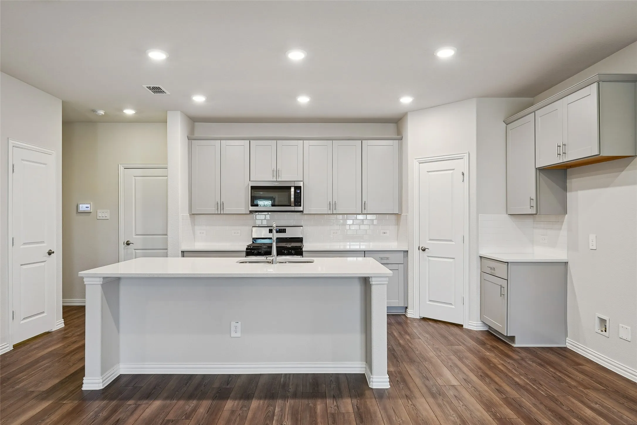 Single Family Residence For Sale in Denton County , 2669 Kings Canyon Mews, Corinth, Texas 76210, 3 Bedroom, 3 Bathroom, 2 Garage spaces, 1,893 Sqft, built in 2023, mls#21274689, Real Estate Agent in Corinth, Homes For Sale in Denton county, Homes For Sale in Corinth, Realtor in Corinth Texas, Real Estate Brokerage Independent Realty Texas, Luminita Cordes Realtor