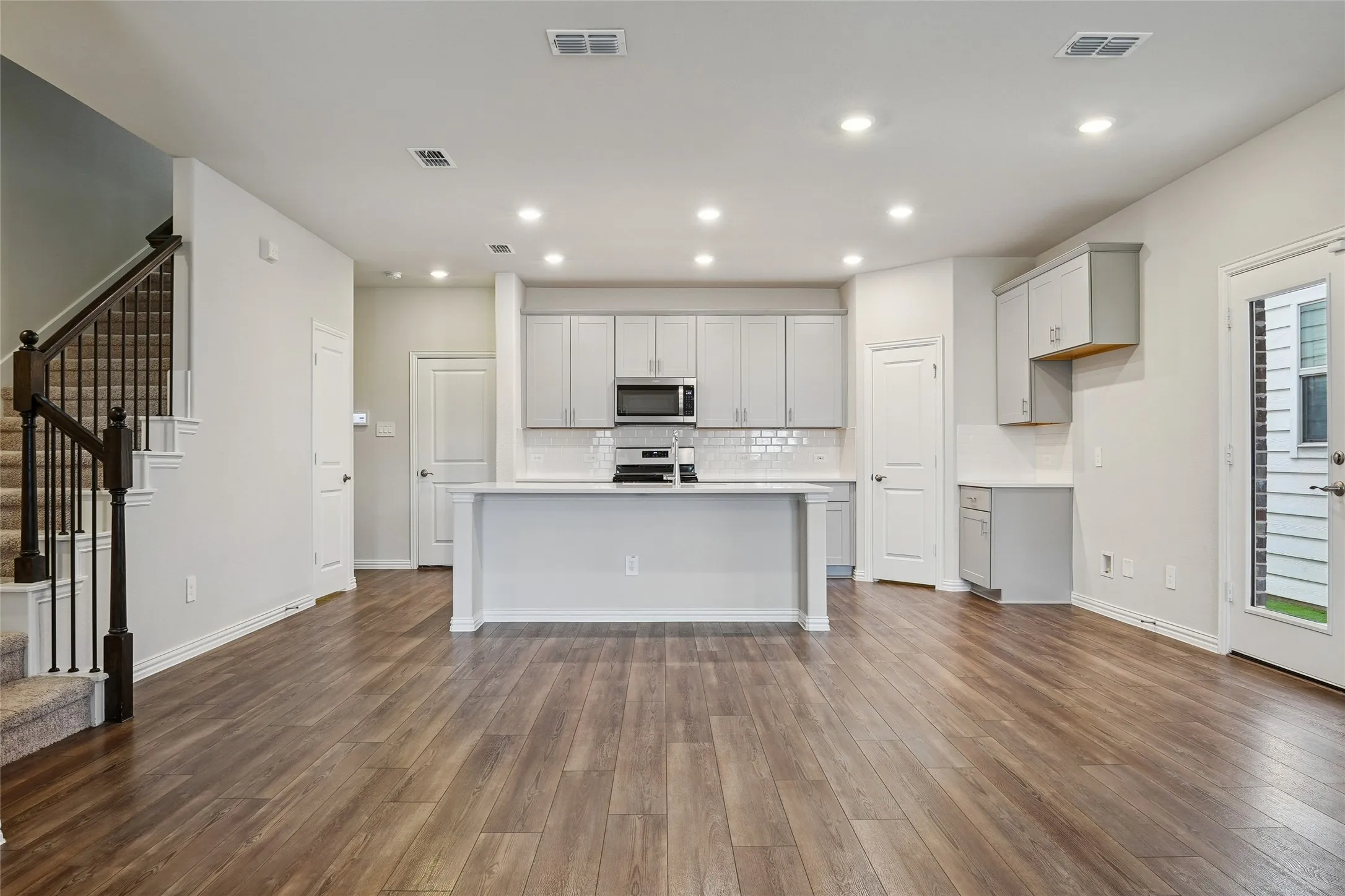 Single Family Residence For Sale in Denton County , 2669 Kings Canyon Mews, Corinth, Texas 76210, 3 Bedroom, 3 Bathroom, 2 Garage spaces, 1,893 Sqft, built in 2023, mls#21274689, Real Estate Agent in Corinth, Homes For Sale in Denton county, Homes For Sale in Corinth, Realtor in Corinth Texas, Real Estate Brokerage Independent Realty Texas, Luminita Cordes Realtor