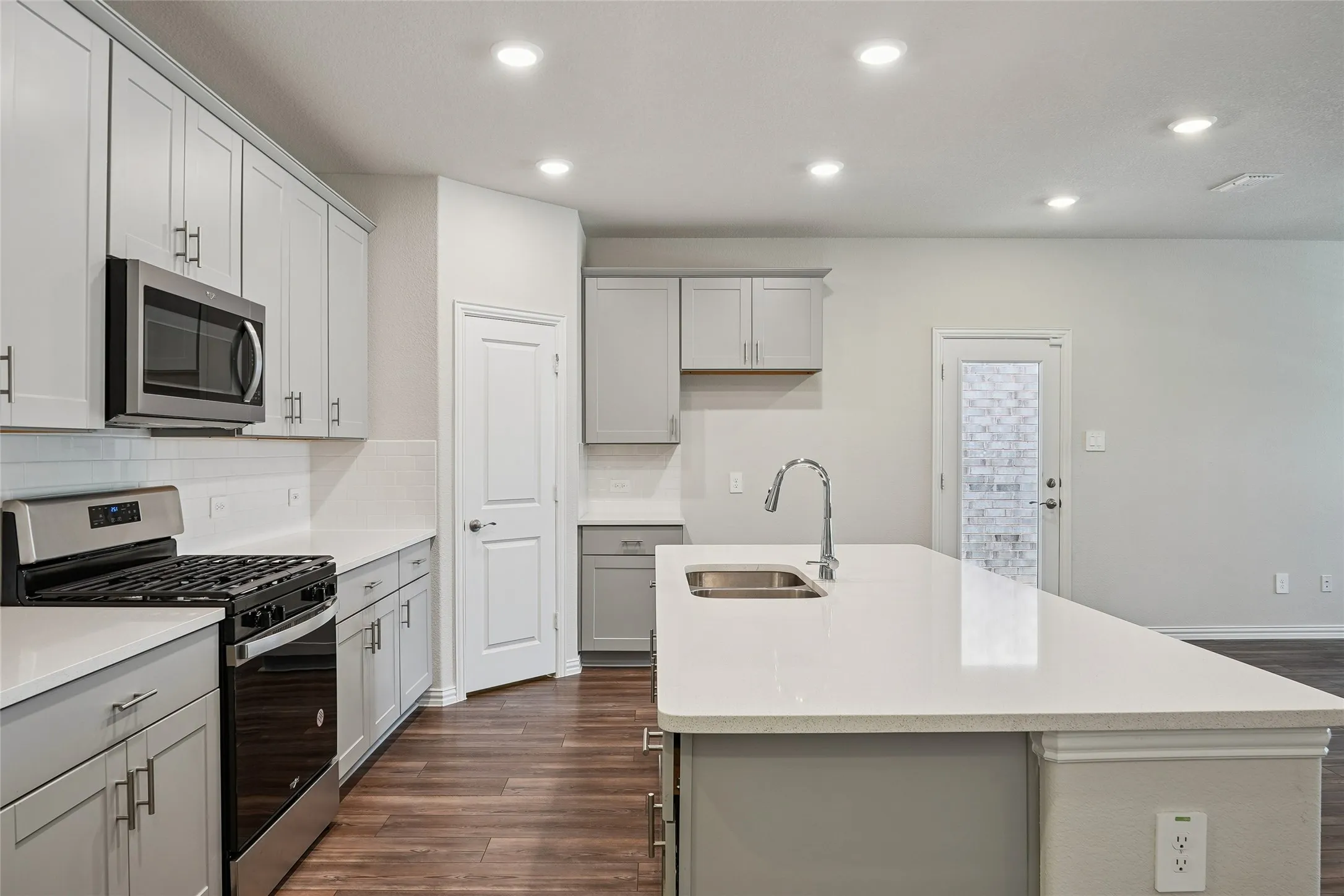 Single Family Residence For Sale in Denton County , 2669 Kings Canyon Mews, Corinth, Texas 76210, 3 Bedroom, 3 Bathroom, 2 Garage spaces, 1,893 Sqft, built in 2023, mls#21274689, Real Estate Agent in Corinth, Homes For Sale in Denton county, Homes For Sale in Corinth, Realtor in Corinth Texas, Real Estate Brokerage Independent Realty Texas, Luminita Cordes Realtor