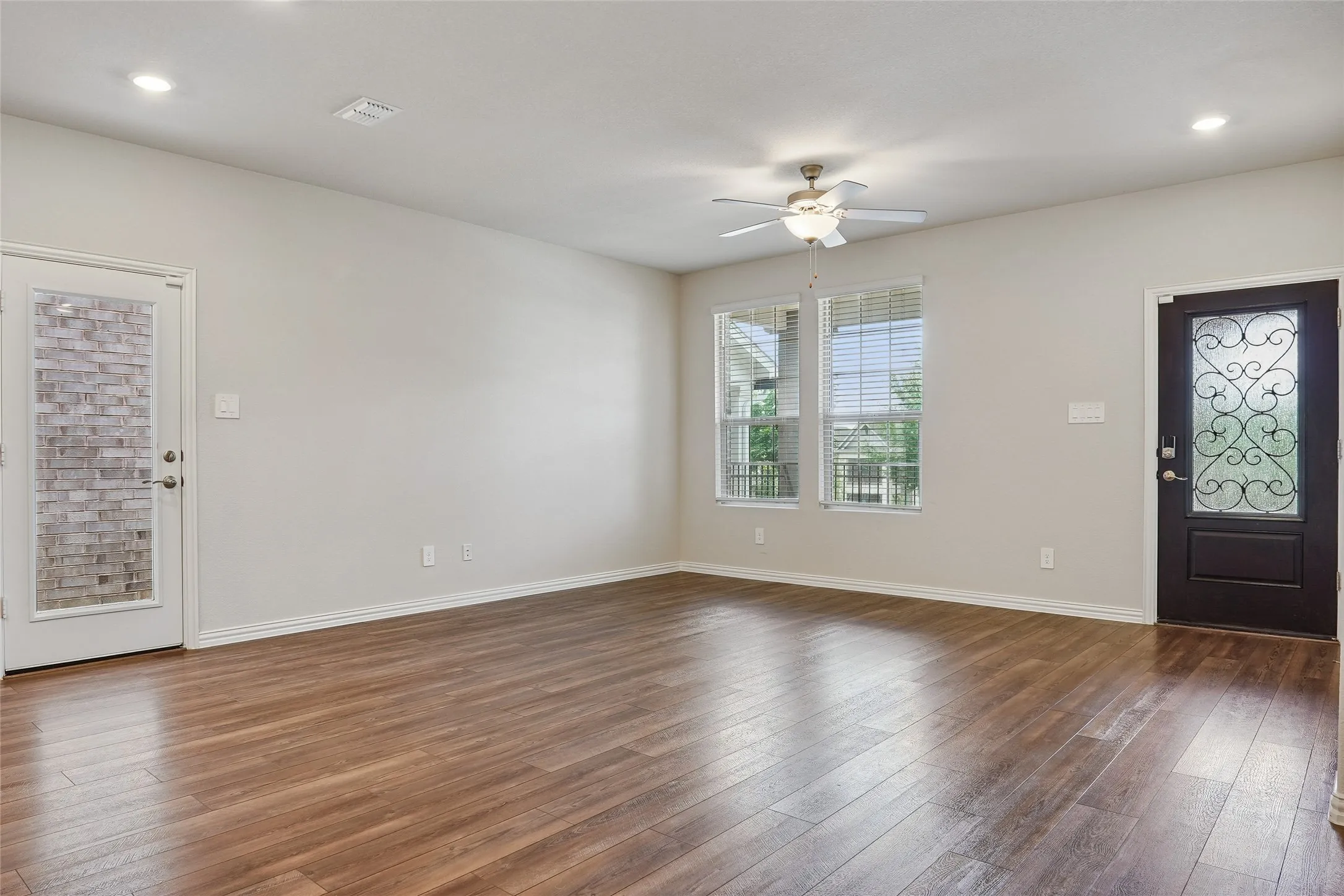 Single Family Residence For Sale in Denton County , 2669 Kings Canyon Mews, Corinth, Texas 76210, 3 Bedroom, 3 Bathroom, 2 Garage spaces, 1,893 Sqft, built in 2023, mls#21274689, Real Estate Agent in Corinth, Homes For Sale in Denton county, Homes For Sale in Corinth, Realtor in Corinth Texas, Real Estate Brokerage Independent Realty Texas, Luminita Cordes Realtor