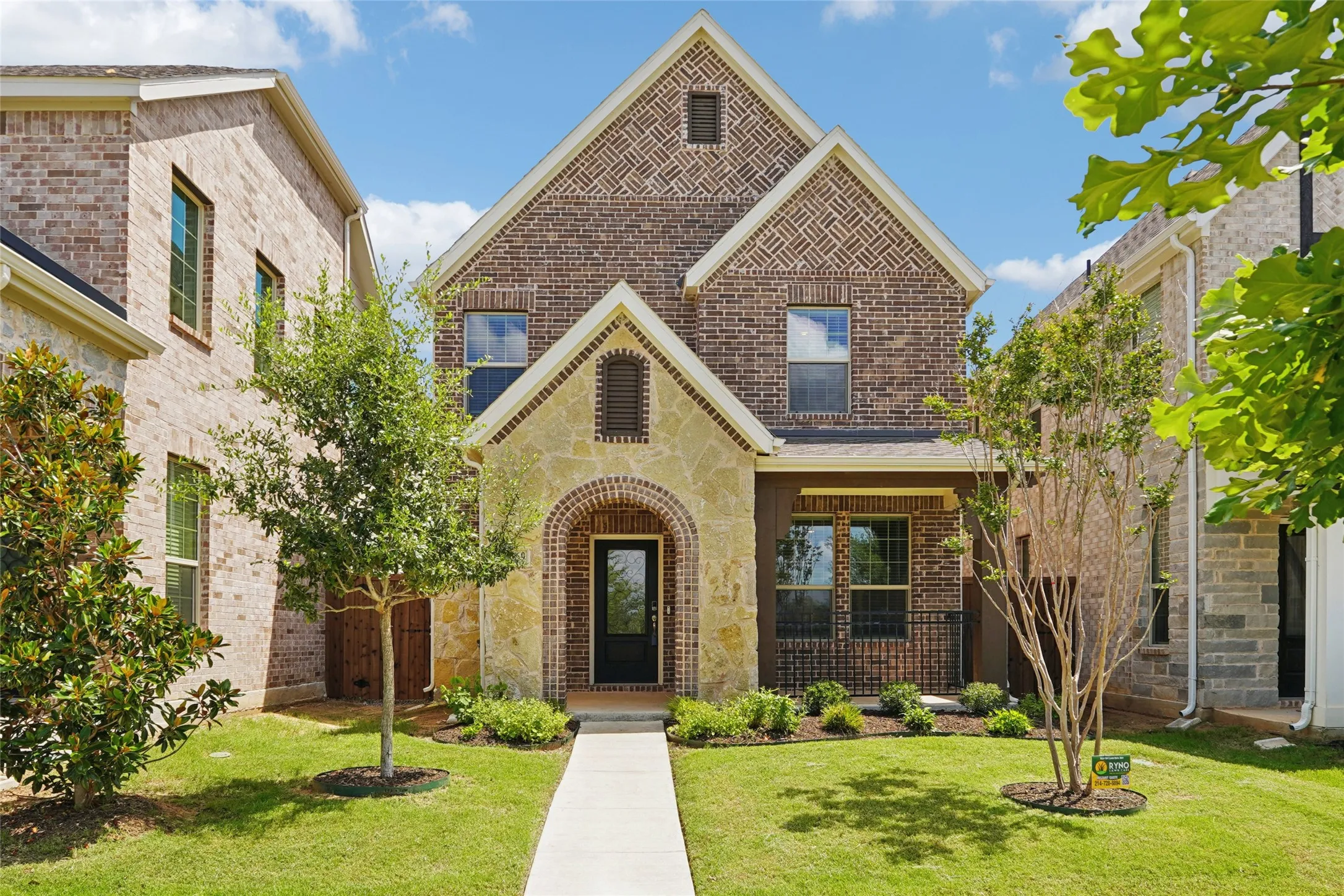Single Family Residence For Sale in Denton County , 2669 Kings Canyon Mews, Corinth, Texas 76210, 3 Bedroom, 3 Bathroom, 2 Garage spaces, 1,893 Sqft, built in 2023, mls#21274689, Real Estate Agent in Corinth, Homes For Sale in Denton county, Homes For Sale in Corinth, Realtor in Corinth Texas, Real Estate Brokerage Independent Realty Texas, Luminita Cordes Realtor