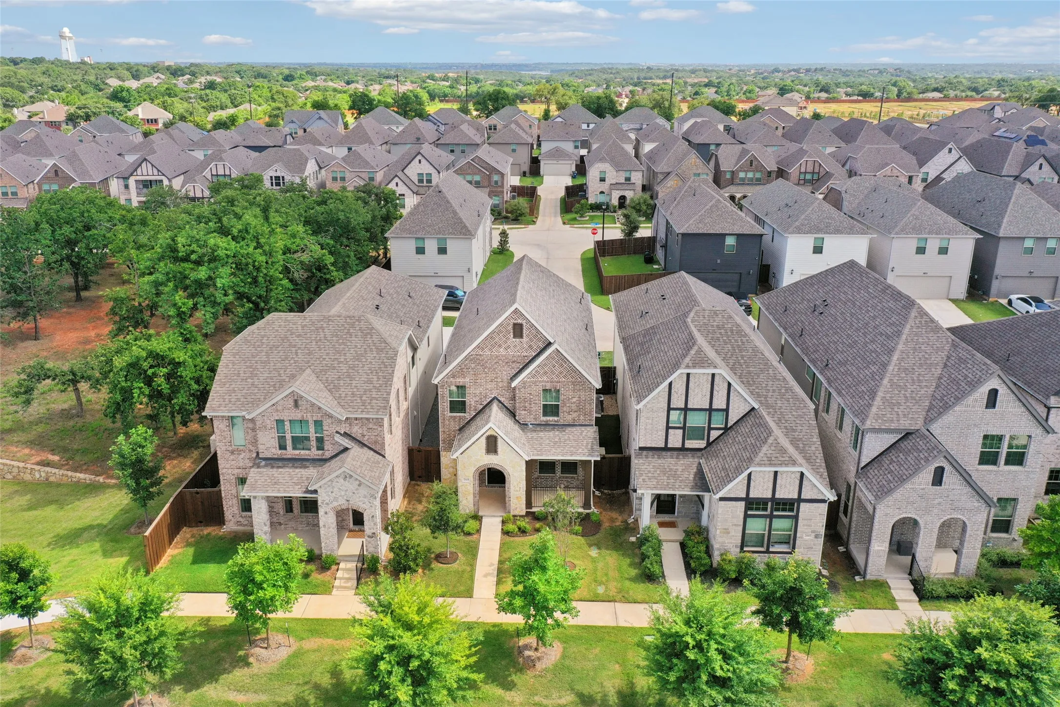 Single Family Residence For Sale in Denton County , 2669 Kings Canyon Mews, Corinth, Texas 76210, 3 Bedroom, 3 Bathroom, 2 Garage spaces, 1,893 Sqft, built in 2023, mls#21274689, Real Estate Agent in Corinth, Homes For Sale in Denton county, Homes For Sale in Corinth, Realtor in Corinth Texas, Real Estate Brokerage Independent Realty Texas, Luminita Cordes Realtor