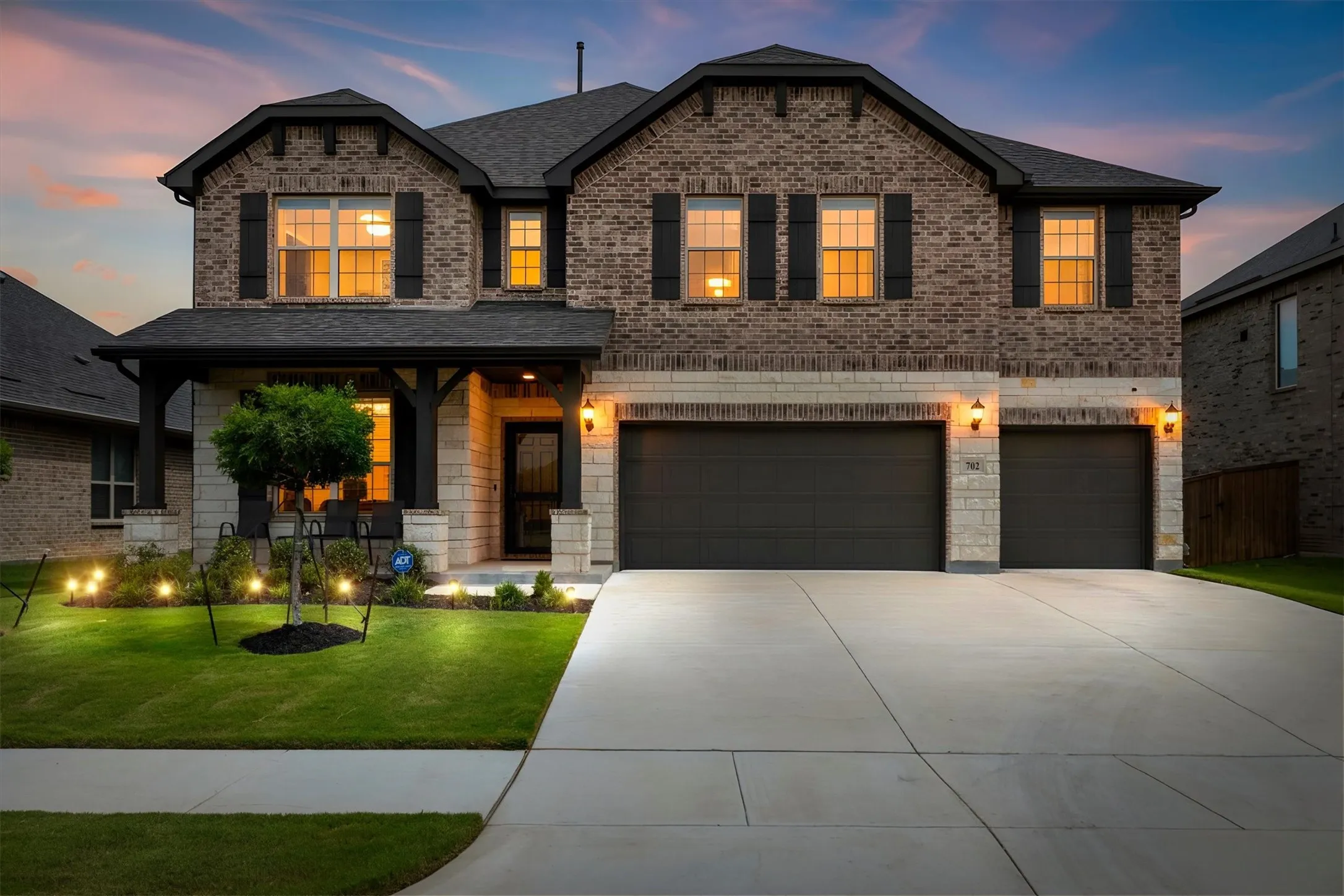 Single Family Residence For Sale in Tarrant County , 702 Matador Lane, Arlington, Texas 76002, 6 Bedroom, 4 Bathroom, 3 Garage spaces, 3,222 Sqft, built in 2023, mls#21274753, Real Estate Agent in Arlington, Homes For Sale in Tarrant county, Homes For Sale in Arlington, Realtor in Arlington Texas, Real Estate Brokerage Independent Realty Texas, Luminita Cordes Realtor