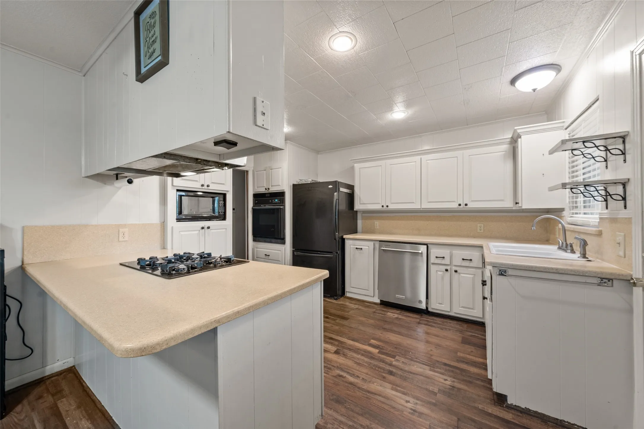 Single Family Residence For Sale in Mc Lennan County , 608 W Spring Street, West, Texas 76691, 3 Bedroom, 3 Bathroom, Garage spaces, 2,140 Sqft, built in 1983, mls#21270726, Real Estate Agent in West, Homes For Sale in Mc Lennan county, Homes For Sale in West, Realtor in West Texas, Real Estate Brokerage Independent Realty Texas, Luminita Cordes Realtor
