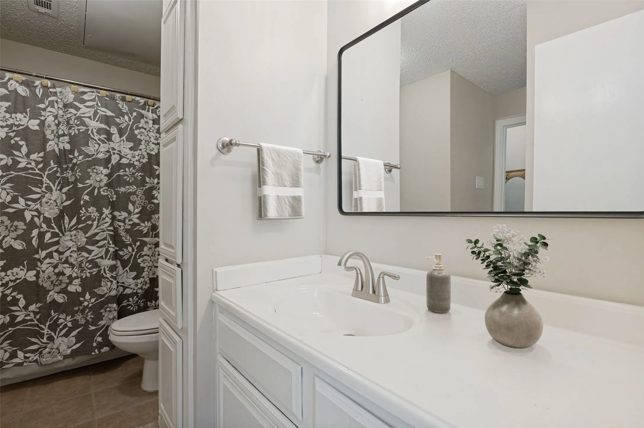 Ensuite Primary Bathroom
