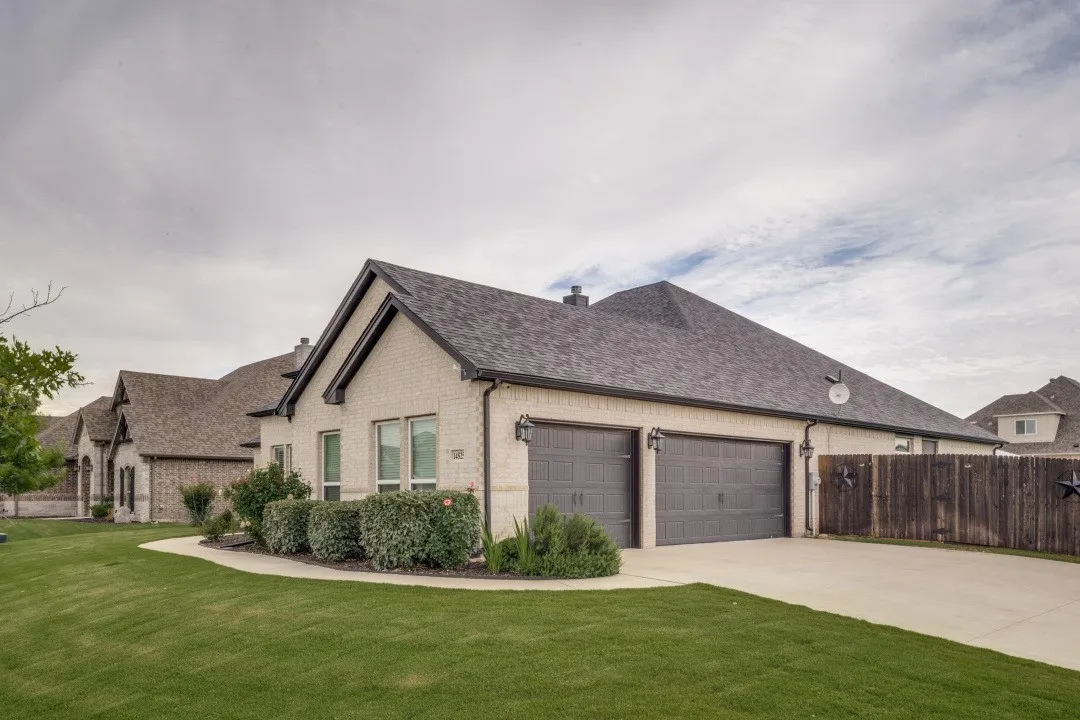 Single Family Residence For Sale in Denton County , 14825 Crystal Spring Drive, Justin, Texas 76247, 5 Bedroom, 3 Bathroom, 3 Garage spaces, 2,805 Sqft, built in 2021, mls#21274109, Real Estate Agent in Justin, Homes For Sale in Denton county, Homes For Sale in Justin, Realtor in Justin Texas, Real Estate Brokerage Independent Realty Texas, Luminita Cordes Realtor