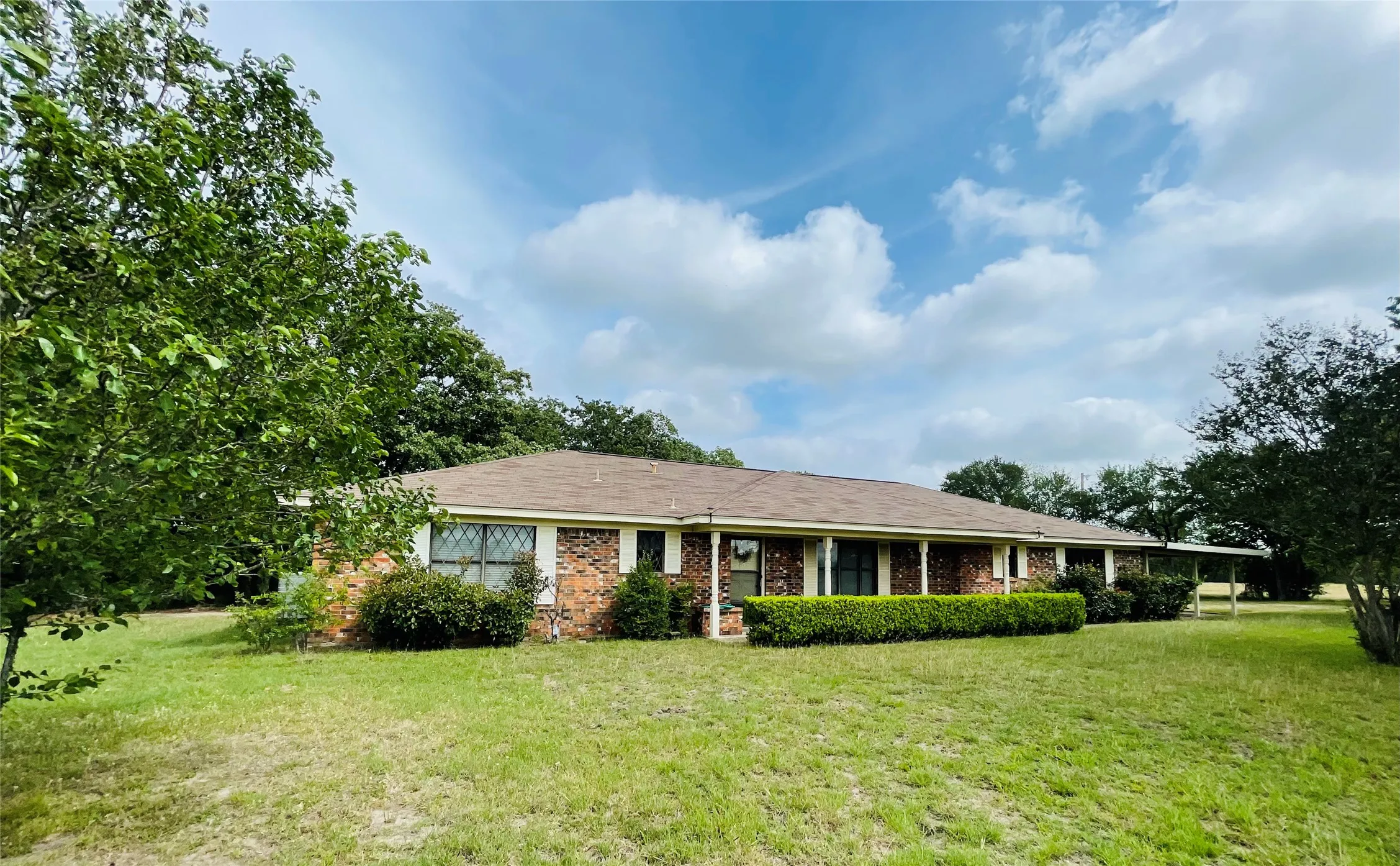 Farm For Sale in Navarro County , 11700 Fm 642, Purdon, Texas 76679, 3 Bedrooms, 2 Bathrooms, 2 Garage spaces, 2,094 Sqft, built in 1978, Price $450,000, mls#21274550, Real Estate Agent in Purdon, Homes For Sale in Navarro county, Homes For Sale in Purdon, Realtor in Purdon Texas, Real Estate Brokerage Independent Realty Texas, Luminita Cordes Realtor