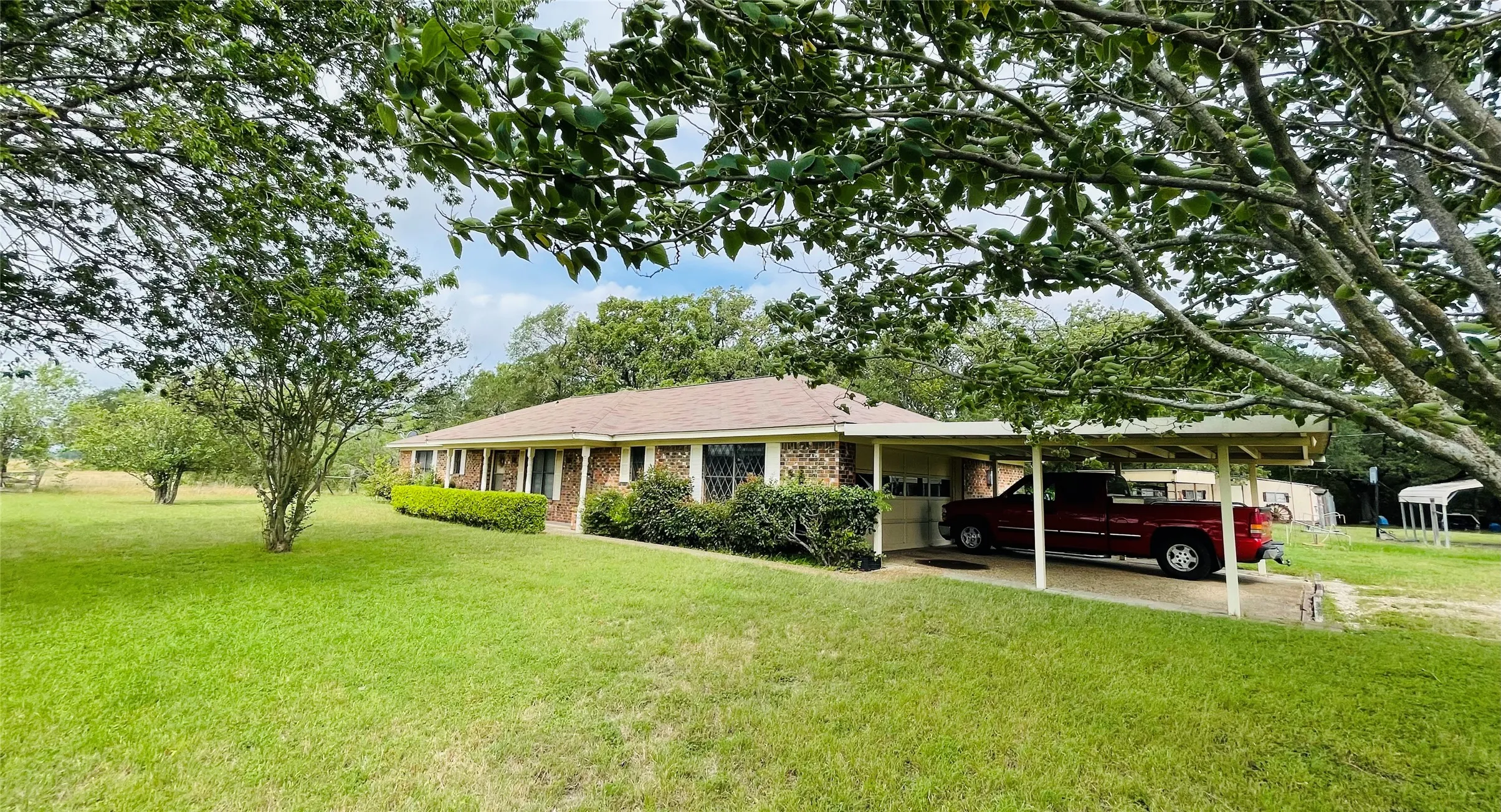 Farm For Sale in Navarro County , 11700 Fm 642, Purdon, Texas 76679, 3 Bedrooms, 2 Bathrooms, 2 Garage spaces, 2,094 Sqft, built in 1978, Price $450,000, mls#21274550, Real Estate Agent in Purdon, Homes For Sale in Navarro county, Homes For Sale in Purdon, Realtor in Purdon Texas, Real Estate Brokerage Independent Realty Texas, Luminita Cordes Realtor
