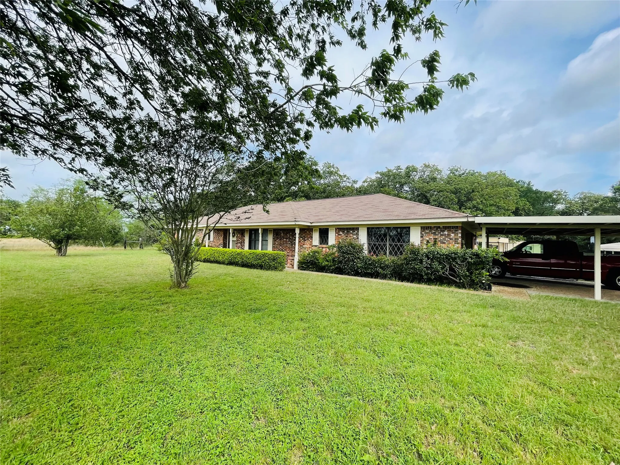 Farm For Sale in Navarro County , 11700 Fm 642, Purdon, Texas 76679, 3 Bedrooms, 2 Bathrooms, 2 Garage spaces, 2,094 Sqft, built in 1978, Price $450,000, mls#21274550, Real Estate Agent in Purdon, Homes For Sale in Navarro county, Homes For Sale in Purdon, Realtor in Purdon Texas, Real Estate Brokerage Independent Realty Texas, Luminita Cordes Realtor
