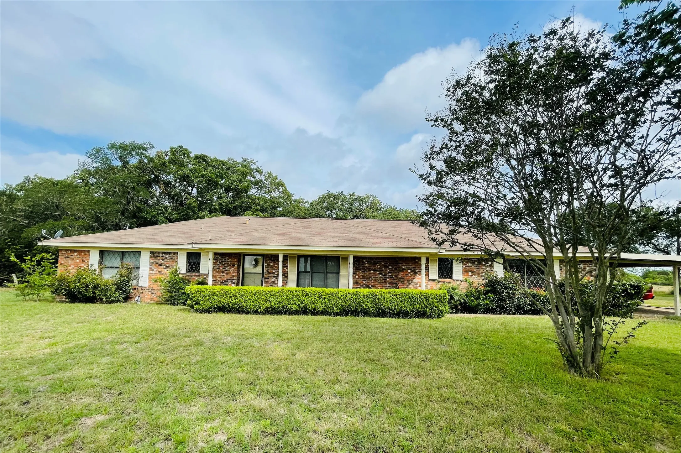 Farm For Sale in Navarro County , 11700 Fm 642, Purdon, Texas 76679, 3 Bedrooms, 2 Bathrooms, 2 Garage spaces, 2,094 Sqft, built in 1978, Price $450,000, mls#21274550, Real Estate Agent in Purdon, Homes For Sale in Navarro county, Homes For Sale in Purdon, Realtor in Purdon Texas, Real Estate Brokerage Independent Realty Texas, Luminita Cordes Realtor