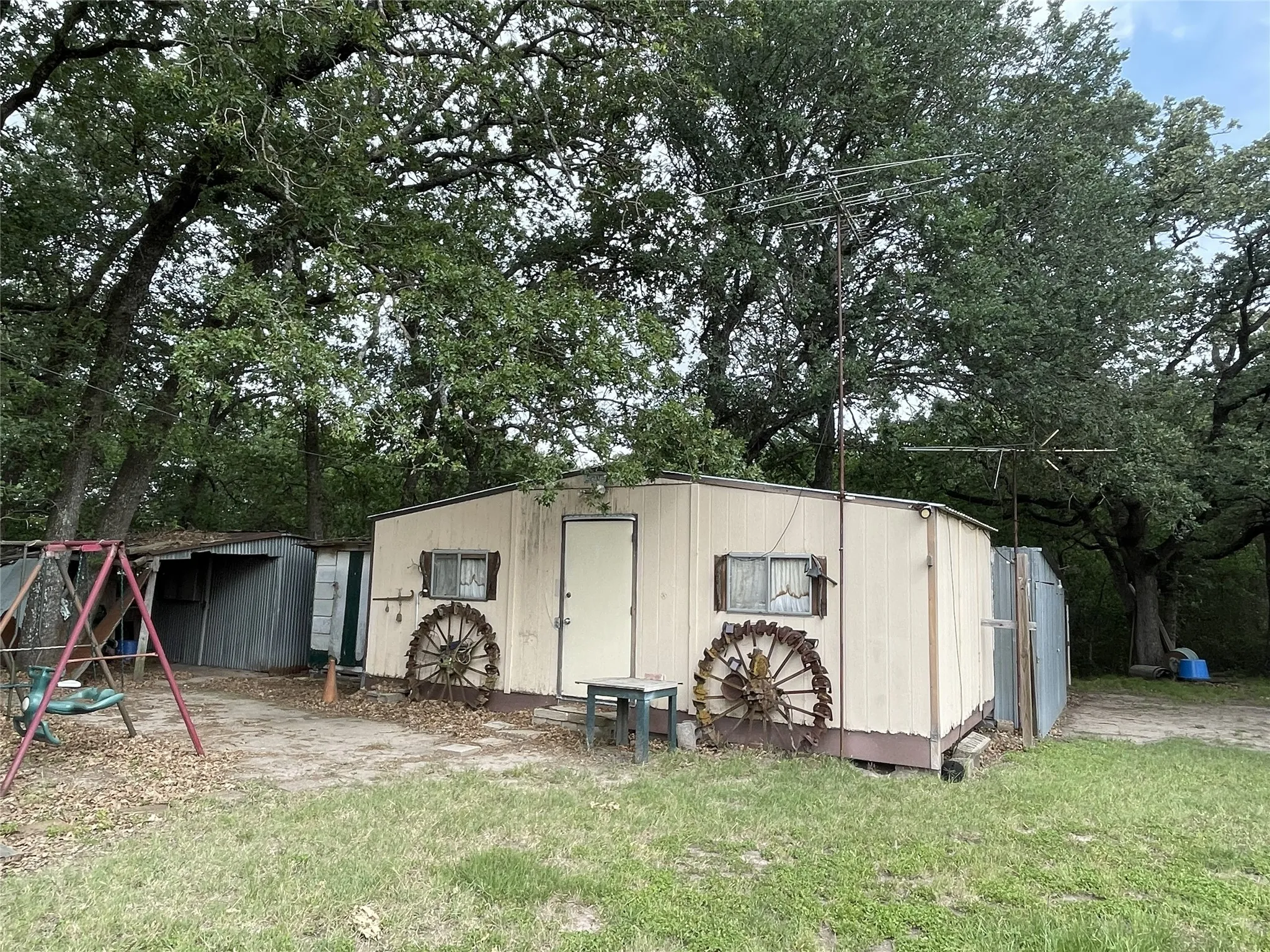 Farm For Sale in Navarro County , 11700 Fm 642, Purdon, Texas 76679, 3 Bedrooms, 2 Bathrooms, 2 Garage spaces, 2,094 Sqft, built in 1978, Price $450,000, mls#21274550, Real Estate Agent in Purdon, Homes For Sale in Navarro county, Homes For Sale in Purdon, Realtor in Purdon Texas, Real Estate Brokerage Independent Realty Texas, Luminita Cordes Realtor