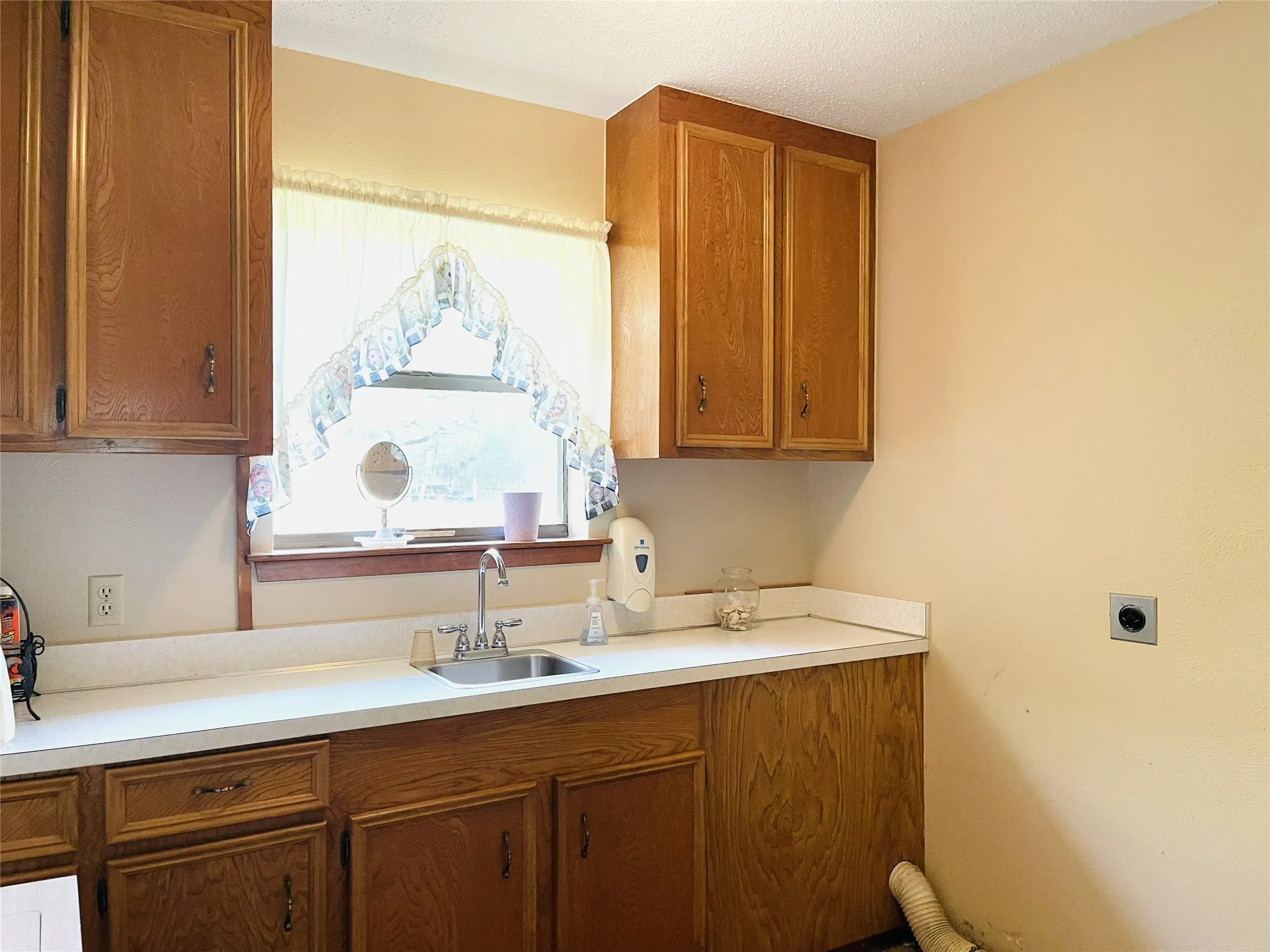 Farm For Sale in Navarro County , 11700 Fm 642, Purdon, Texas 76679, 3 Bedrooms, 2 Bathrooms, 2 Garage spaces, 2,094 Sqft, built in 1978, Price $450,000, mls#21274550, Real Estate Agent in Purdon, Homes For Sale in Navarro county, Homes For Sale in Purdon, Realtor in Purdon Texas, Real Estate Brokerage Independent Realty Texas, Luminita Cordes Realtor