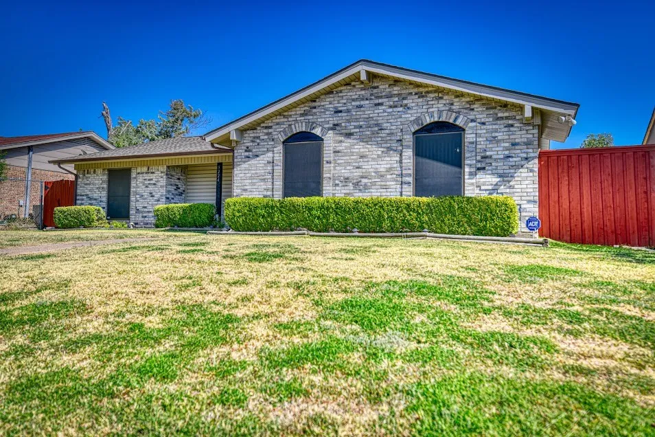Single Family Residence For Sale in Dallas County , 3224 Rockne Lane, Mesquite, Texas 75150, 3 Bedroom, 2 Bathroom, 2 Garage spaces, 1,642 Sqft, built in 1974, mls#21274061, Real Estate Agent in Mesquite, Homes For Sale in Dallas county, Homes For Sale in Mesquite, Realtor in Mesquite Texas, Real Estate Brokerage Independent Realty Texas, Luminita Cordes Realtor