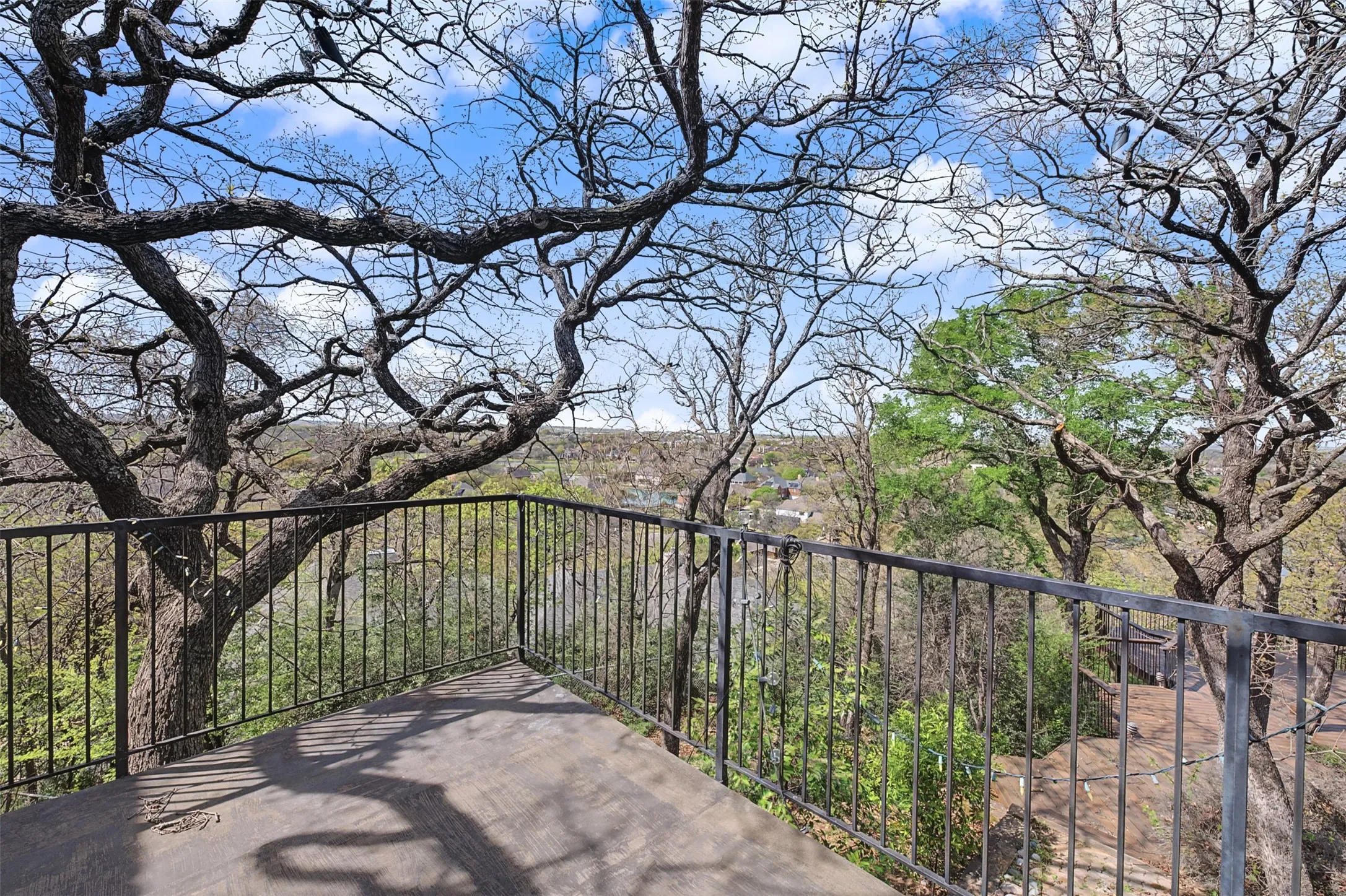 Single Family Residence For Sale in Tarrant County , 1434 Crownhill Drive, Arlington, Texas 76012, 5 Bedroom, 5 Bathroom, 5 Garage spaces, 5,545 Sqft, built in 1976, mls#21237873, Real Estate Agent in Arlington, Homes For Sale in Tarrant county, Homes For Sale in Arlington, Realtor in Arlington Texas, Real Estate Brokerage Independent Realty Texas, Luminita Cordes Realtor