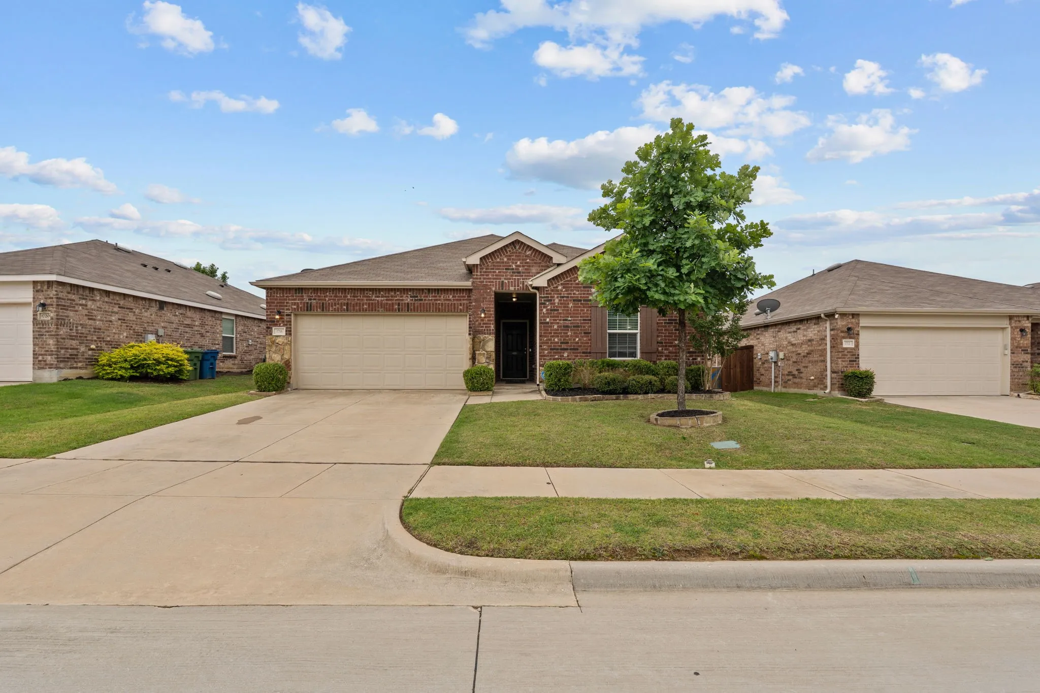 Single Family Residence For Sale in Denton County , 1716 Trace Drive, Aubrey, Texas 76227, 3 Bedroom, 2 Bathroom, 2 Garage spaces, 1,624 Sqft, built in 2017, Price $290,000, mls#21272982, Real Estate Agent in Aubrey, Homes For Sale in Denton county, Homes For Sale in Aubrey, Realtor in Aubrey Texas, Real Estate Brokerage Independent Realty Texas, Luminita Cordes Realtor