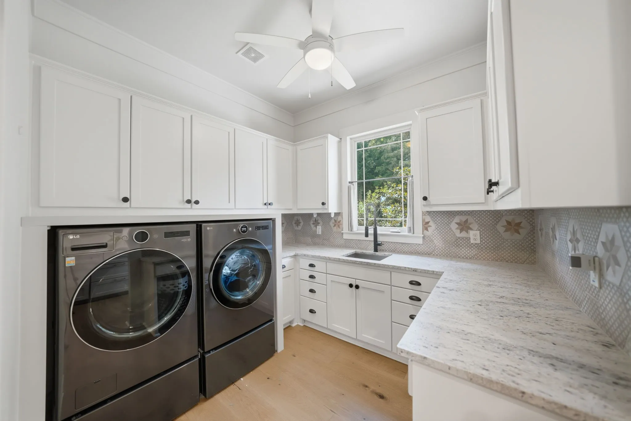Single Family Residence For Sale in Collin County , 1860 Mary Lee Lane, Lucas, Texas 75002, 6 Bedrooms, 5 Bathrooms, 3 Garage spaces, 5,399 Sqft, built in 2001, Price $2,500,000, mls#21274843, Real Estate Agent in Lucas, Homes For Sale in Collin county, Homes For Sale in Lucas, Realtor in Lucas Texas, Real Estate Brokerage Independent Realty Texas, Luminita Cordes Realtor
