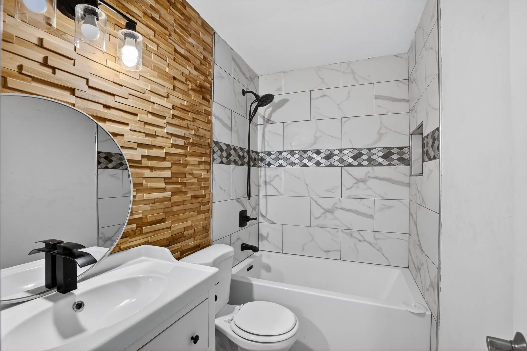 Single Family Residence For Sale in Tarrant County , 7333 Misty Meadow Drive S, Fort Worth, Texas 76133, 3 Bedrooms, 2 Bathrooms, 2 Garage spaces, 1,538 Sqft, built in 1979, Price $219,000, mls#21273433, Real Estate Agent in Fort Worth, Homes For Sale in Tarrant county, Homes For Sale in Fort Worth, Realtor in Fort Worth Texas, Real Estate Brokerage Independent Realty Texas, Luminita Cordes Realtor