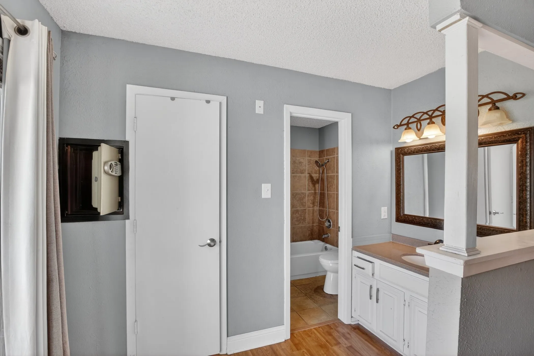 Single Family Residence For Sale in Tarrant County , 7333 Misty Meadow Drive S, Fort Worth, Texas 76133, 3 Bedrooms, 2 Bathrooms, 2 Garage spaces, 1,538 Sqft, built in 1979, Price $219,000, mls#21273433, Real Estate Agent in Fort Worth, Homes For Sale in Tarrant county, Homes For Sale in Fort Worth, Realtor in Fort Worth Texas, Real Estate Brokerage Independent Realty Texas, Luminita Cordes Realtor