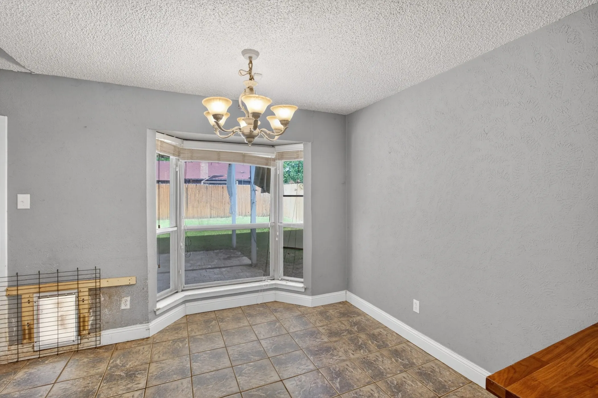 Single Family Residence For Sale in Tarrant County , 7333 Misty Meadow Drive S, Fort Worth, Texas 76133, 3 Bedrooms, 2 Bathrooms, 2 Garage spaces, 1,538 Sqft, built in 1979, Price $219,000, mls#21273433, Real Estate Agent in Fort Worth, Homes For Sale in Tarrant county, Homes For Sale in Fort Worth, Realtor in Fort Worth Texas, Real Estate Brokerage Independent Realty Texas, Luminita Cordes Realtor