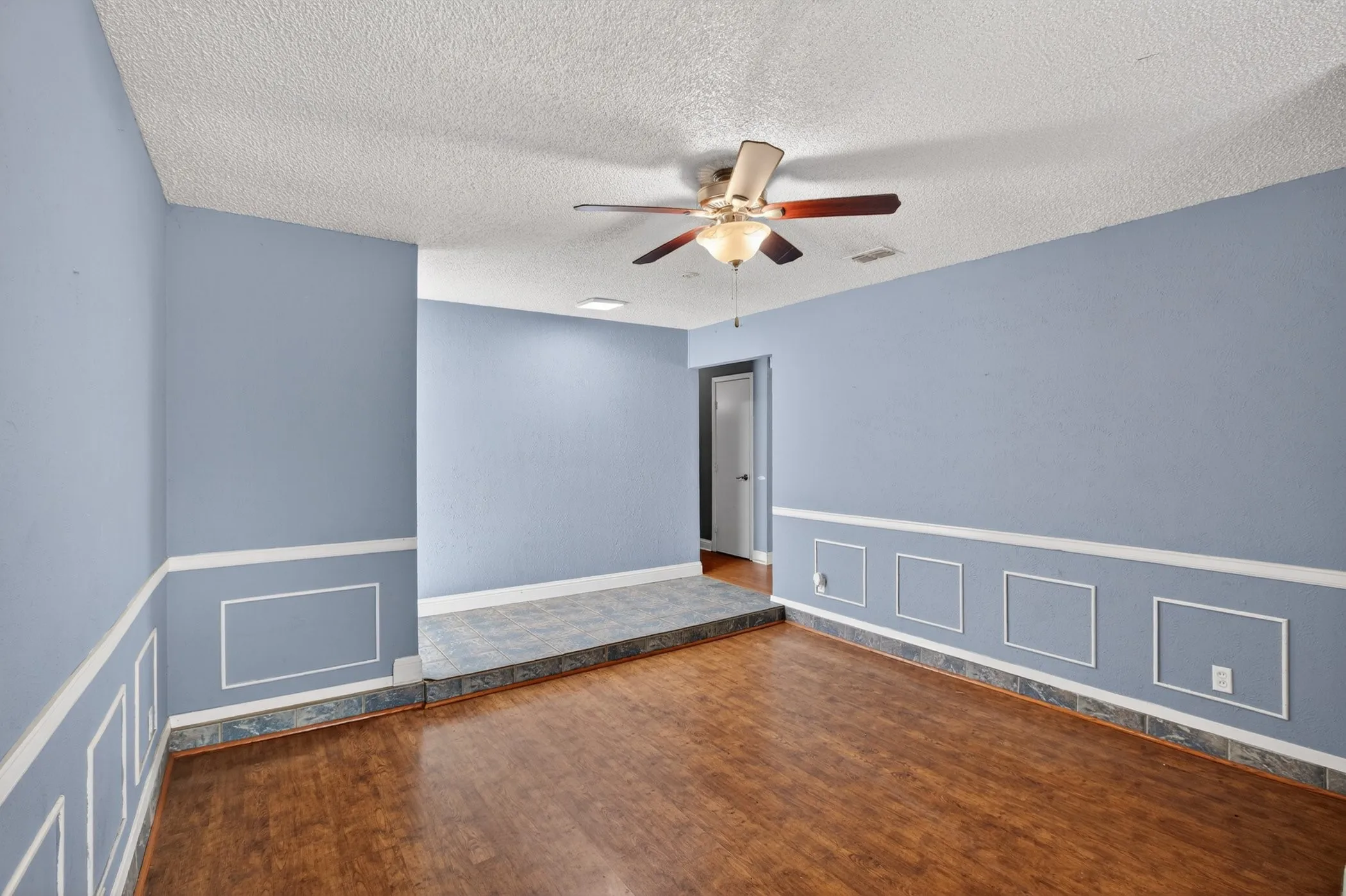 Single Family Residence For Sale in Tarrant County , 7333 Misty Meadow Drive S, Fort Worth, Texas 76133, 3 Bedrooms, 2 Bathrooms, 2 Garage spaces, 1,538 Sqft, built in 1979, Price $219,000, mls#21273433, Real Estate Agent in Fort Worth, Homes For Sale in Tarrant county, Homes For Sale in Fort Worth, Realtor in Fort Worth Texas, Real Estate Brokerage Independent Realty Texas, Luminita Cordes Realtor