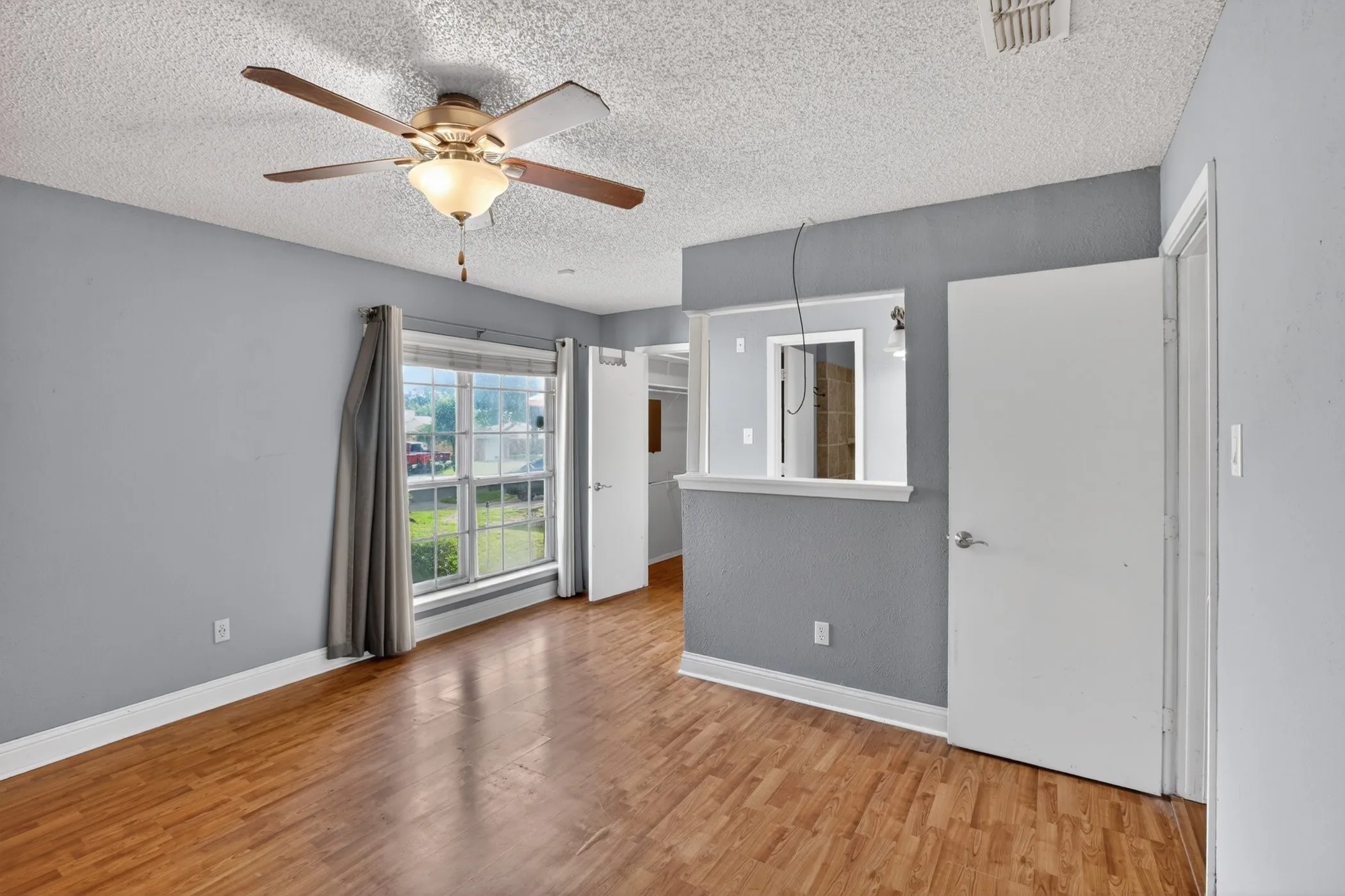 Single Family Residence For Sale in Tarrant County , 7333 Misty Meadow Drive S, Fort Worth, Texas 76133, 3 Bedrooms, 2 Bathrooms, 2 Garage spaces, 1,538 Sqft, built in 1979, Price $219,000, mls#21273433, Real Estate Agent in Fort Worth, Homes For Sale in Tarrant county, Homes For Sale in Fort Worth, Realtor in Fort Worth Texas, Real Estate Brokerage Independent Realty Texas, Luminita Cordes Realtor