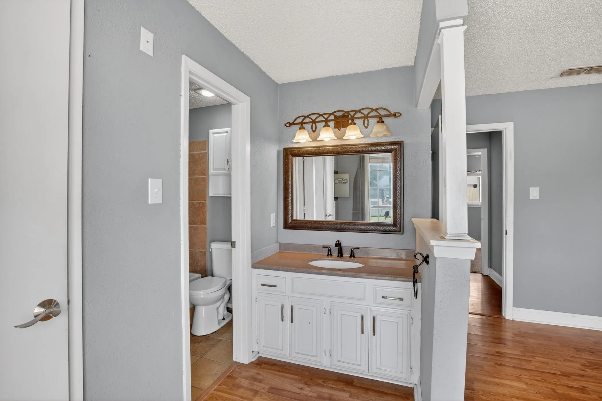 Single Family Residence For Sale in Tarrant County , 7333 Misty Meadow Drive S, Fort Worth, Texas 76133, 3 Bedrooms, 2 Bathrooms, 2 Garage spaces, 1,538 Sqft, built in 1979, Price $219,000, mls#21273433, Real Estate Agent in Fort Worth, Homes For Sale in Tarrant county, Homes For Sale in Fort Worth, Realtor in Fort Worth Texas, Real Estate Brokerage Independent Realty Texas, Luminita Cordes Realtor