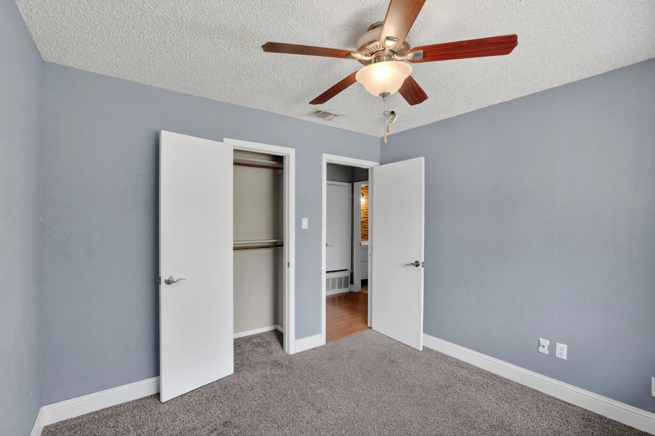 Single Family Residence For Sale in Tarrant County , 7333 Misty Meadow Drive S, Fort Worth, Texas 76133, 3 Bedrooms, 2 Bathrooms, 2 Garage spaces, 1,538 Sqft, built in 1979, Price $219,000, mls#21273433, Real Estate Agent in Fort Worth, Homes For Sale in Tarrant county, Homes For Sale in Fort Worth, Realtor in Fort Worth Texas, Real Estate Brokerage Independent Realty Texas, Luminita Cordes Realtor