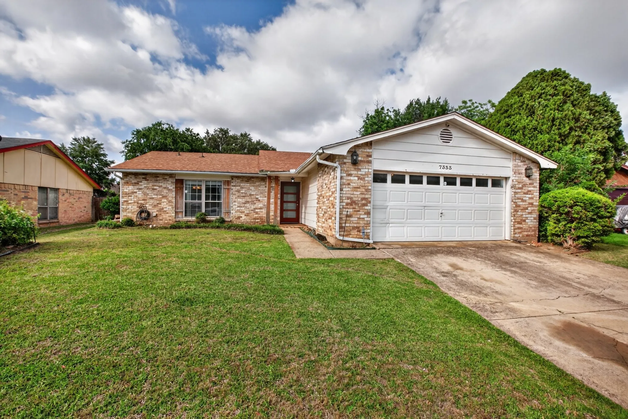 Single Family Residence For Sale in Tarrant County , 7333 Misty Meadow Drive S, Fort Worth, Texas 76133, 3 Bedrooms, 2 Bathrooms, 2 Garage spaces, 1,538 Sqft, built in 1979, Price $219,000, mls#21273433, Real Estate Agent in Fort Worth, Homes For Sale in Tarrant county, Homes For Sale in Fort Worth, Realtor in Fort Worth Texas, Real Estate Brokerage Independent Realty Texas, Luminita Cordes Realtor
