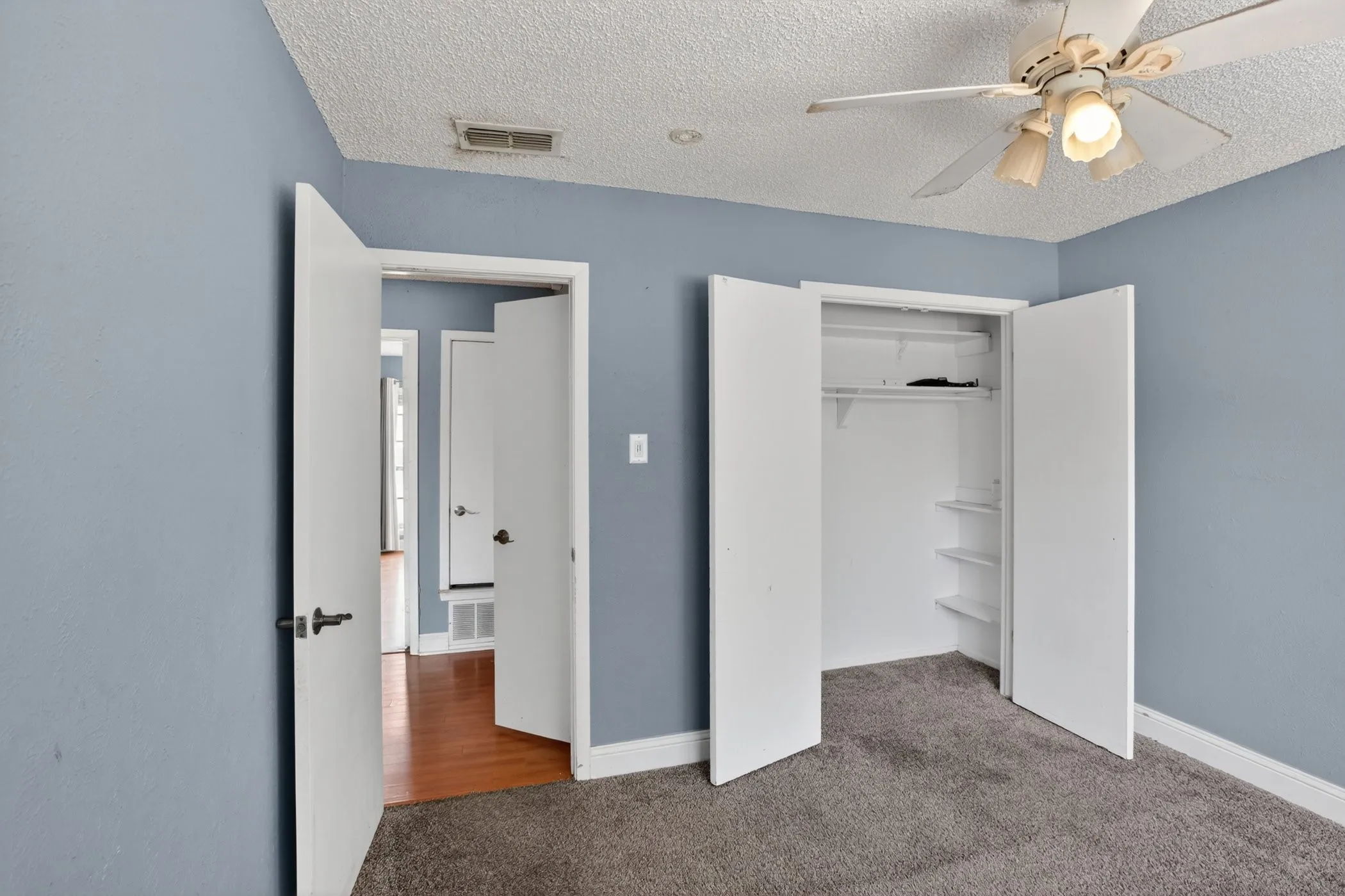 Single Family Residence For Sale in Tarrant County , 7333 Misty Meadow Drive S, Fort Worth, Texas 76133, 3 Bedrooms, 2 Bathrooms, 2 Garage spaces, 1,538 Sqft, built in 1979, Price $219,000, mls#21273433, Real Estate Agent in Fort Worth, Homes For Sale in Tarrant county, Homes For Sale in Fort Worth, Realtor in Fort Worth Texas, Real Estate Brokerage Independent Realty Texas, Luminita Cordes Realtor