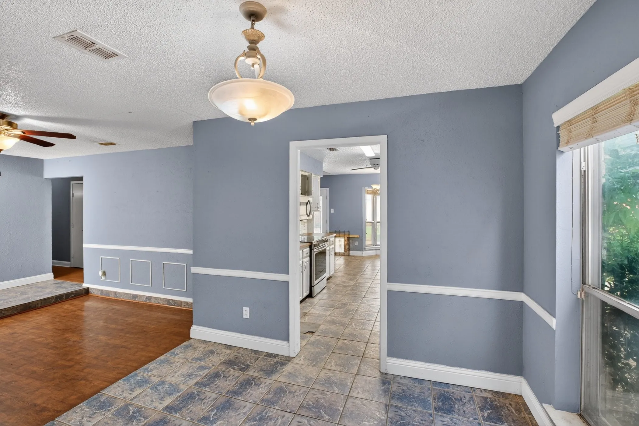 Single Family Residence For Sale in Tarrant County , 7333 Misty Meadow Drive S, Fort Worth, Texas 76133, 3 Bedrooms, 2 Bathrooms, 2 Garage spaces, 1,538 Sqft, built in 1979, Price $219,000, mls#21273433, Real Estate Agent in Fort Worth, Homes For Sale in Tarrant county, Homes For Sale in Fort Worth, Realtor in Fort Worth Texas, Real Estate Brokerage Independent Realty Texas, Luminita Cordes Realtor