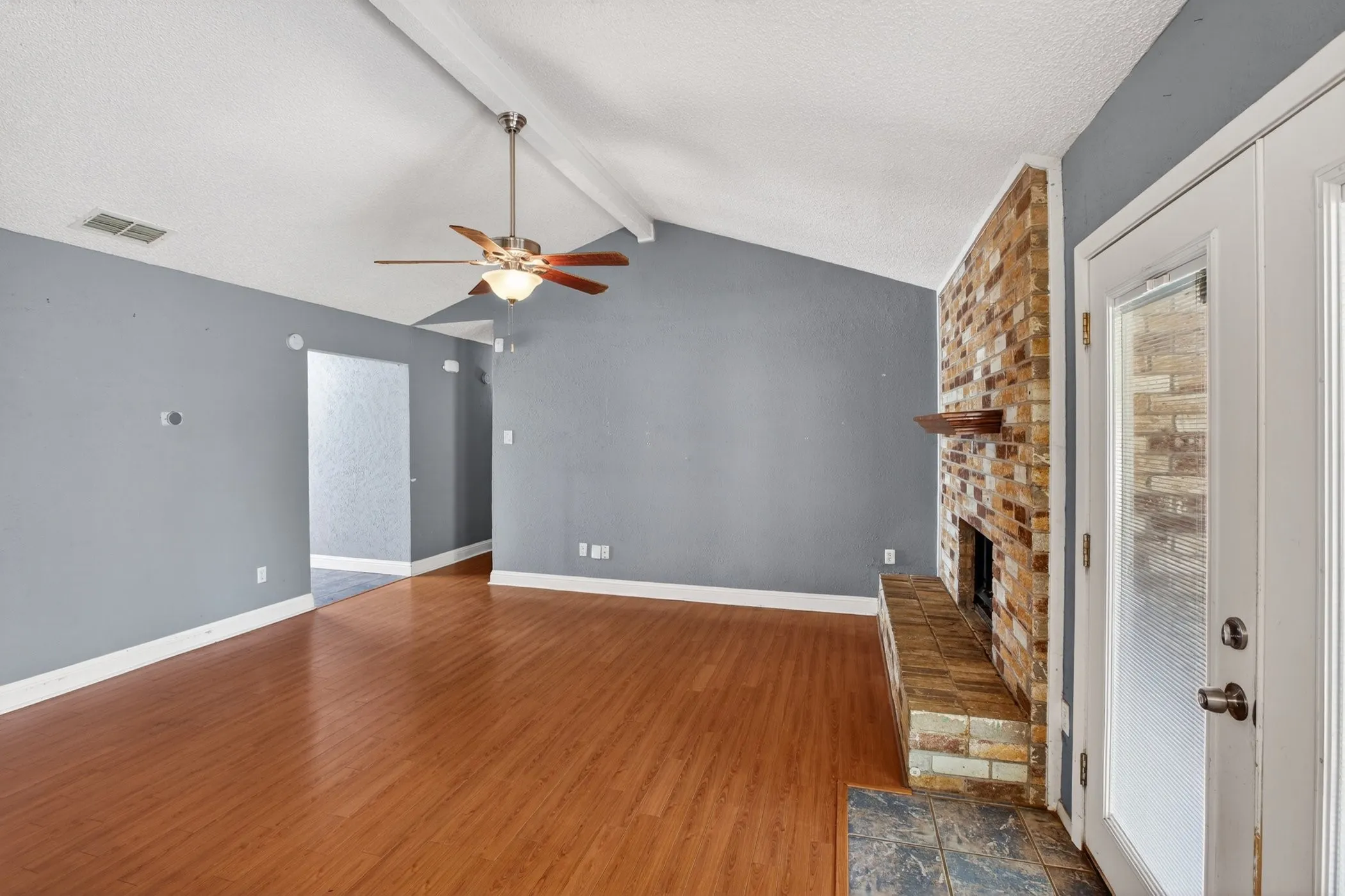 Single Family Residence For Sale in Tarrant County , 7333 Misty Meadow Drive S, Fort Worth, Texas 76133, 3 Bedrooms, 2 Bathrooms, 2 Garage spaces, 1,538 Sqft, built in 1979, Price $219,000, mls#21273433, Real Estate Agent in Fort Worth, Homes For Sale in Tarrant county, Homes For Sale in Fort Worth, Realtor in Fort Worth Texas, Real Estate Brokerage Independent Realty Texas, Luminita Cordes Realtor